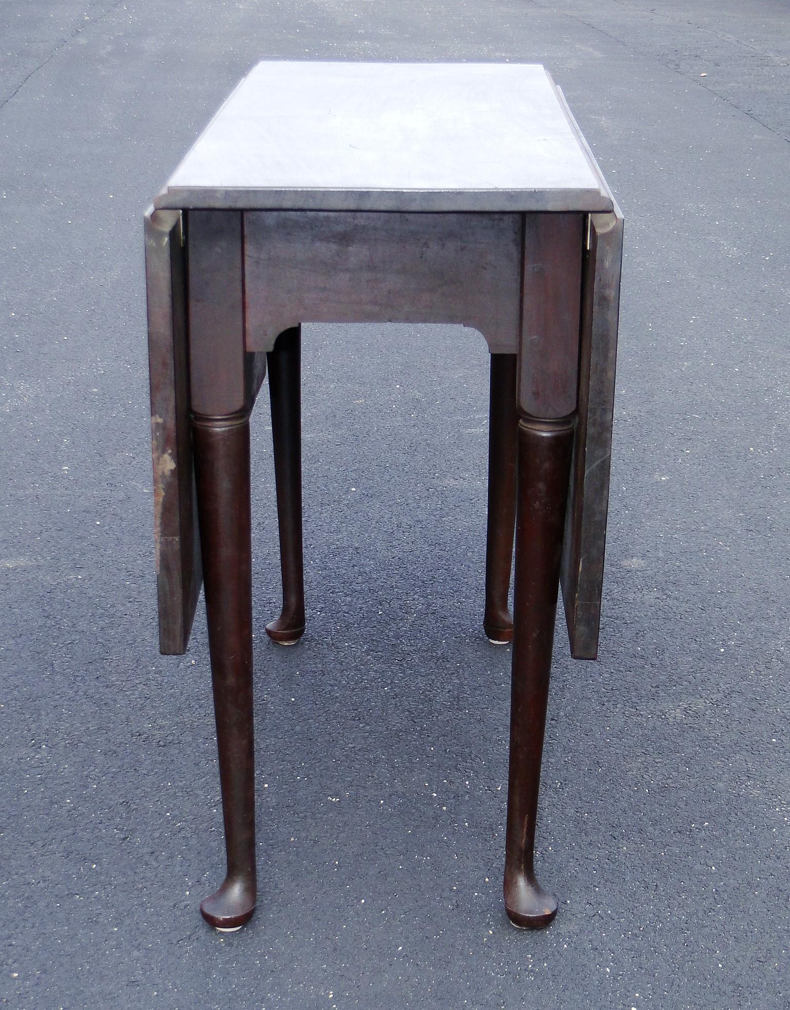 18TH C QUEEN ANNE DROPLEAF TABLE, BOSTON, MA., OLD (1 of 5)