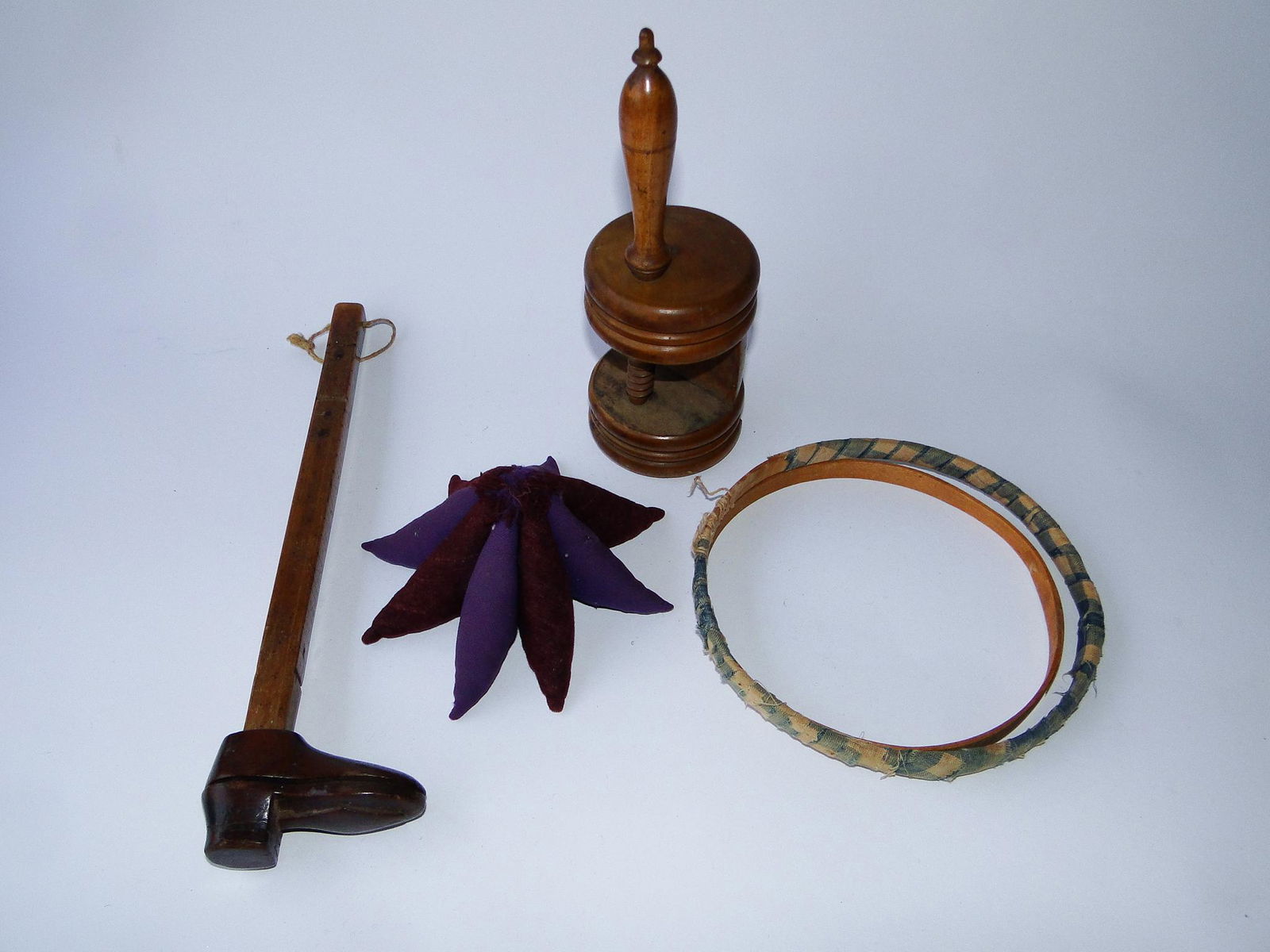 GROUPING OF SEWING ITEMS, CIRCA 1900 MAROON STAR PIN (1 of 4)