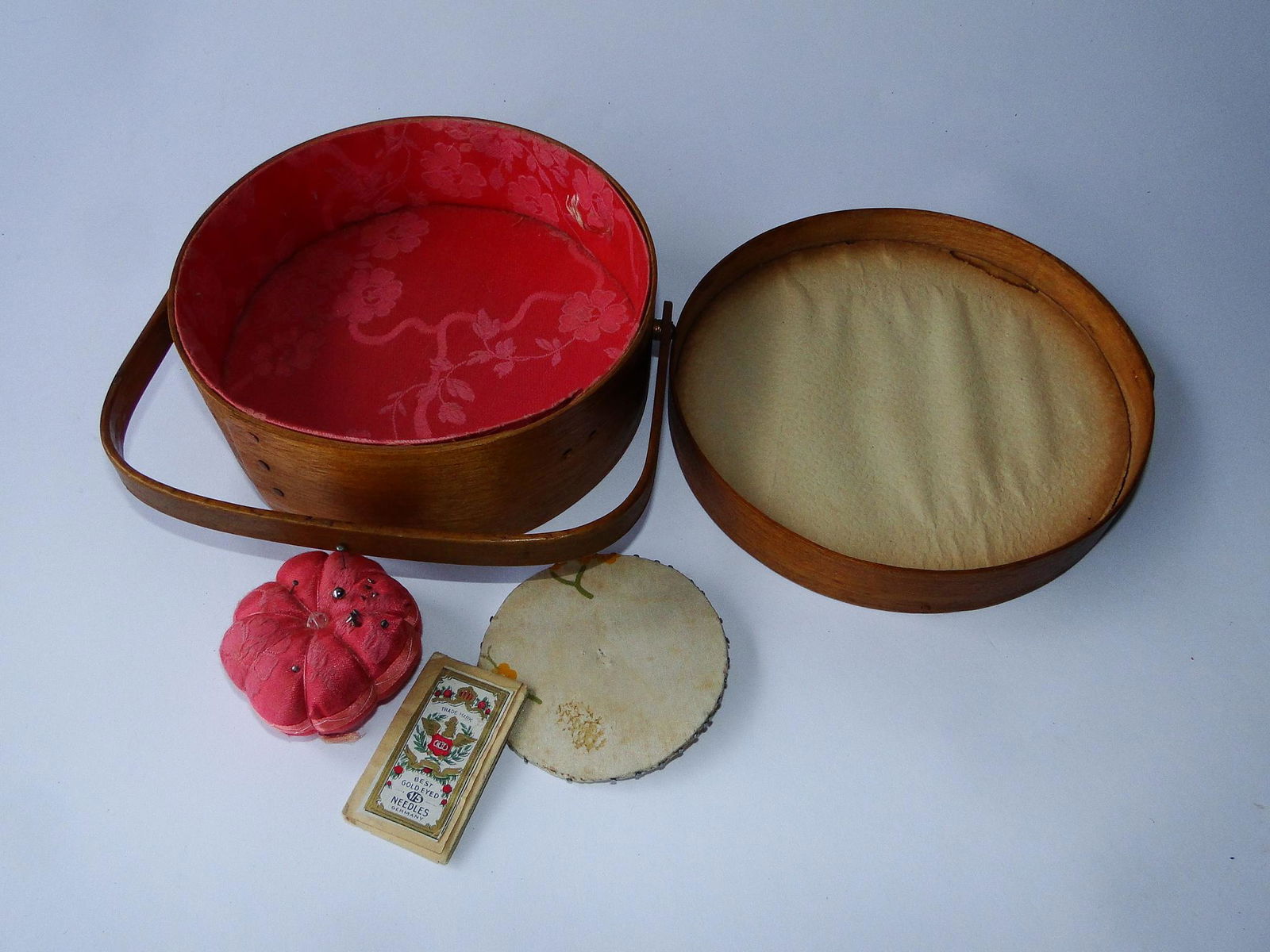 CIRCA 1900 SHAKER ROUND HANDLED SEWING BOX 5.25 (1 of 3)