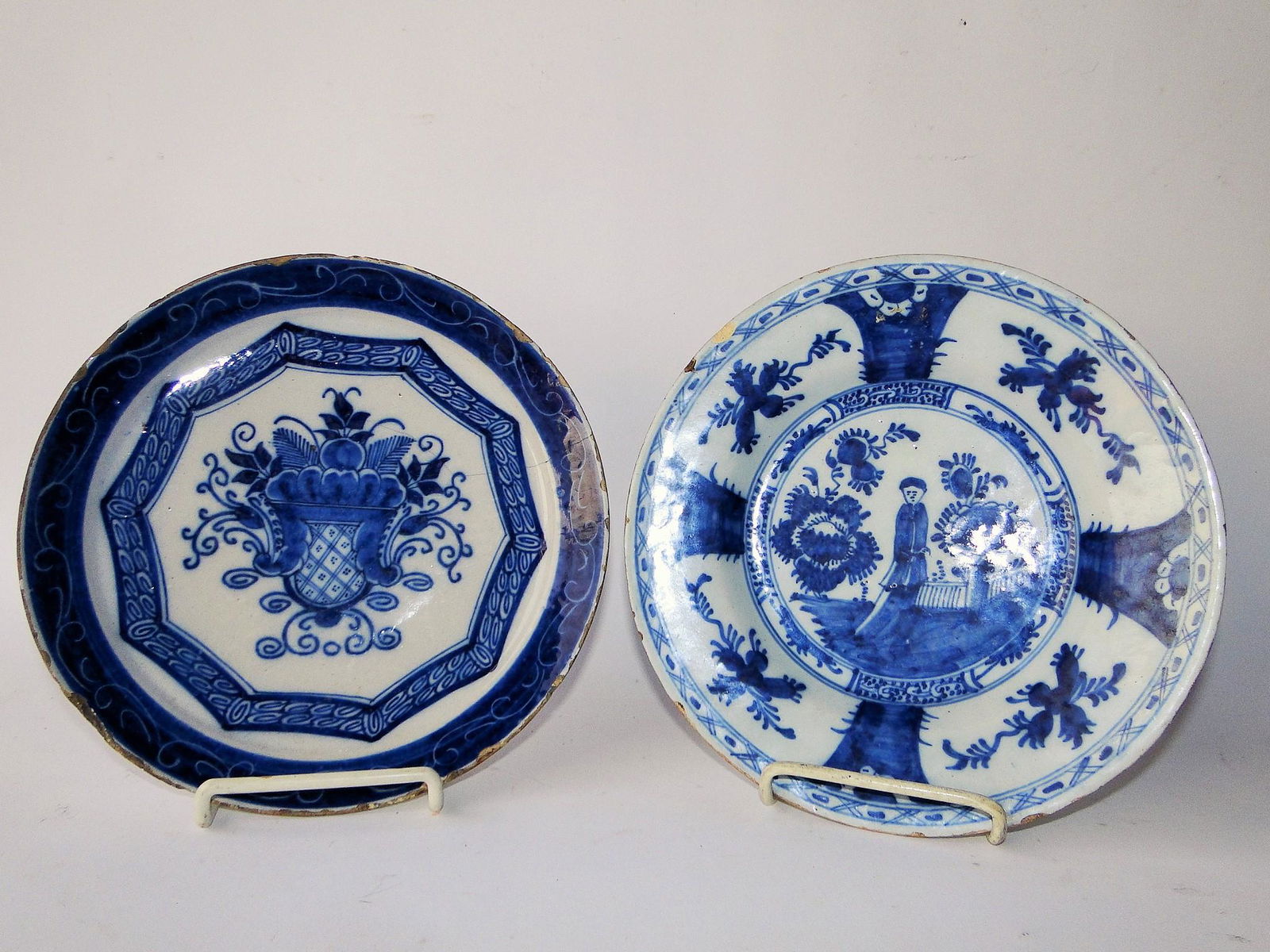 TWO 18TH C DELFT PLATES, 8", MINOR RIM CHIPS (1 of 2)