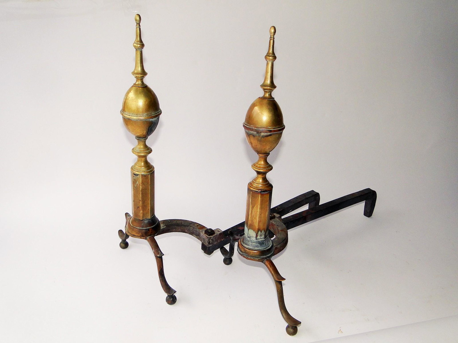 18TH C BRASS LEMON TOP ANDIRONS, 19 X 16: 18TH C BRASS LEMON TOP ANDIRONS, 19 X 16
