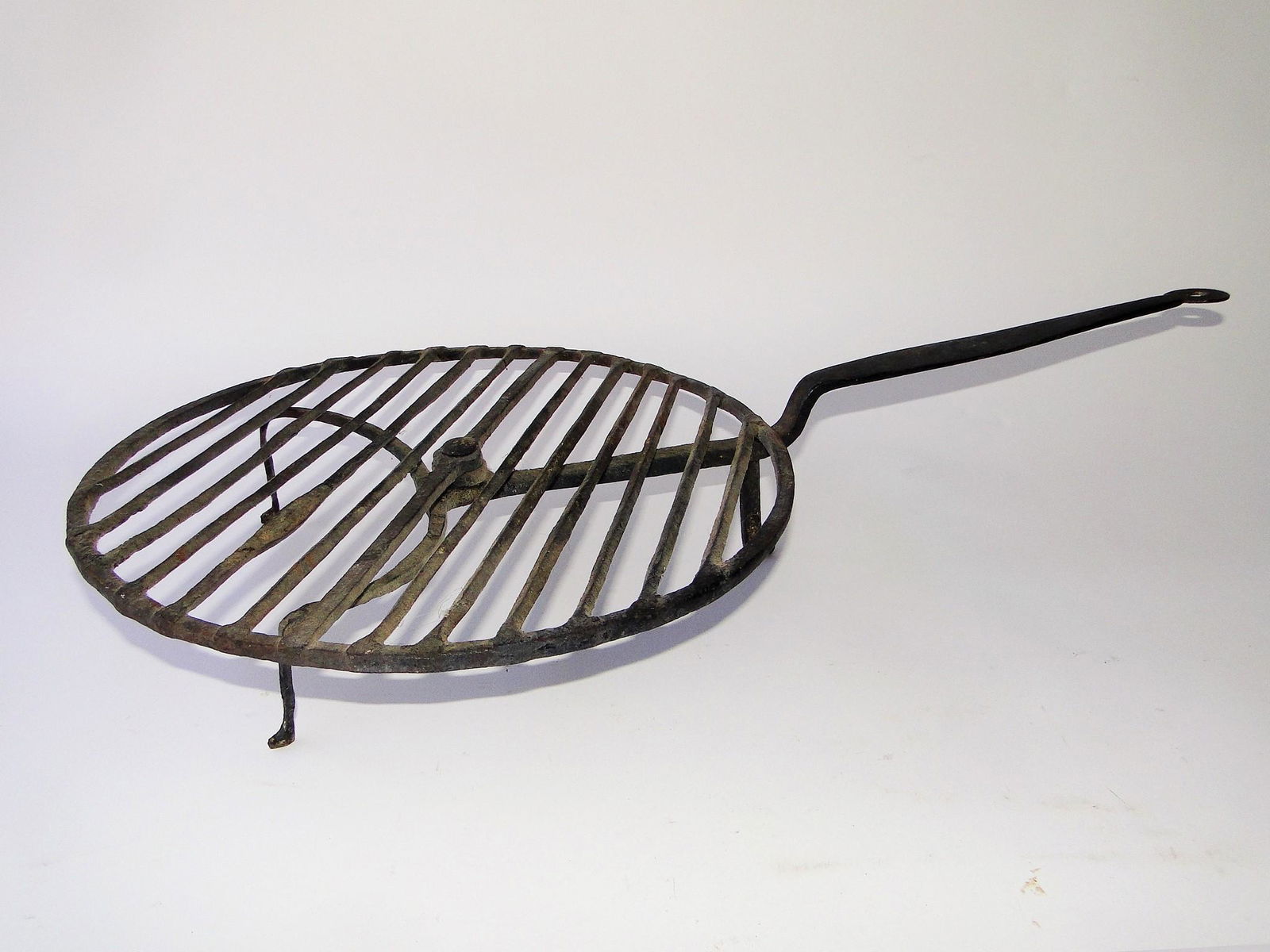LARGE ROUND 18TH C WHIRLING BROILER, 24 X 13 (1 of 2)