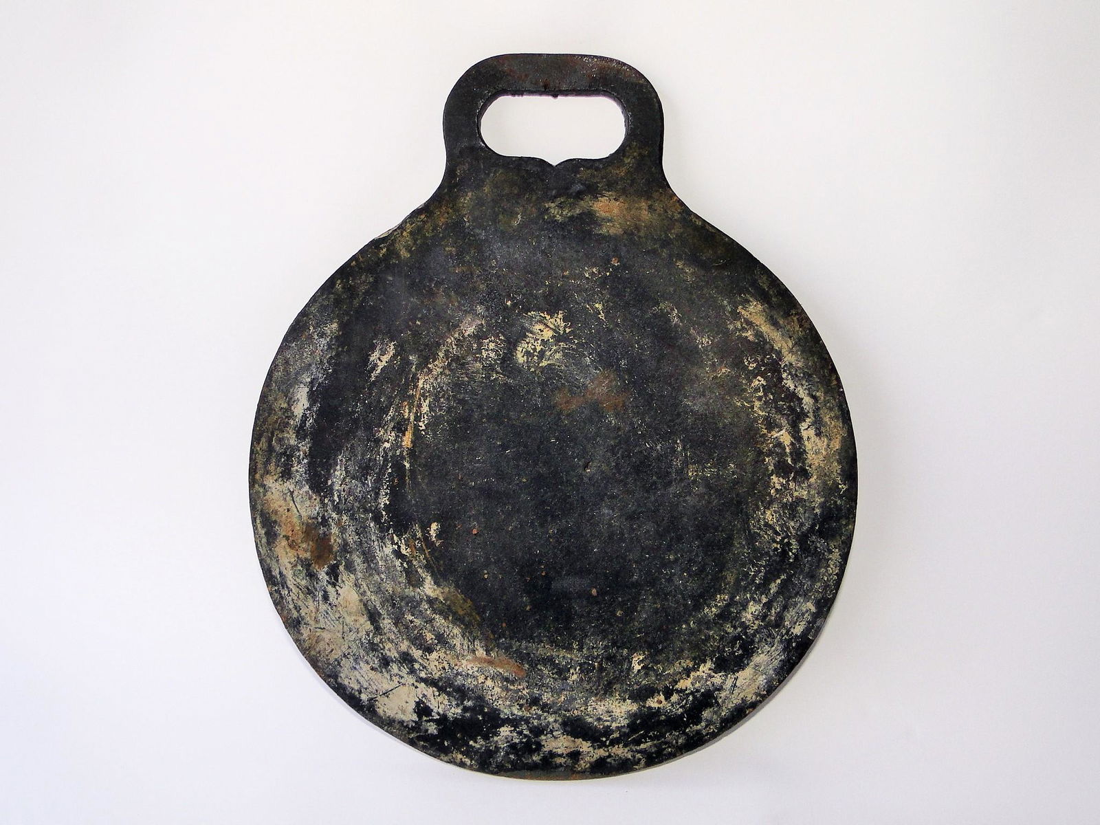 18TH C IRON WARMING PLATE WITH HANDLE, 12" (1 of 2)