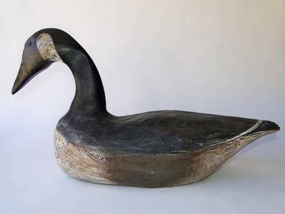 CANADA GOOSE DECOY: CANADA GOOSE DECOY, EXCELLENT FORM, ORIGINAL PAINT WITH FINE FEATHERING DETAILS, SIGNED HANK WALKER, NEWBURY OR AMESBURY, MA. 23 X 14 X 7.5