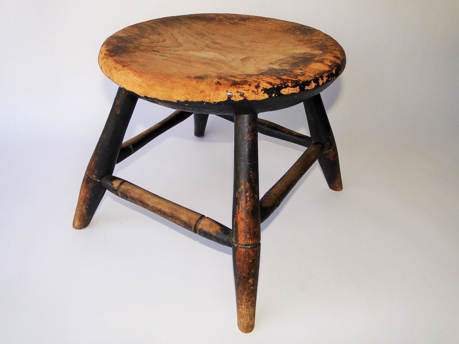 LATE 18TH C WINDSOR FOOTSTOOL (1 of 2)