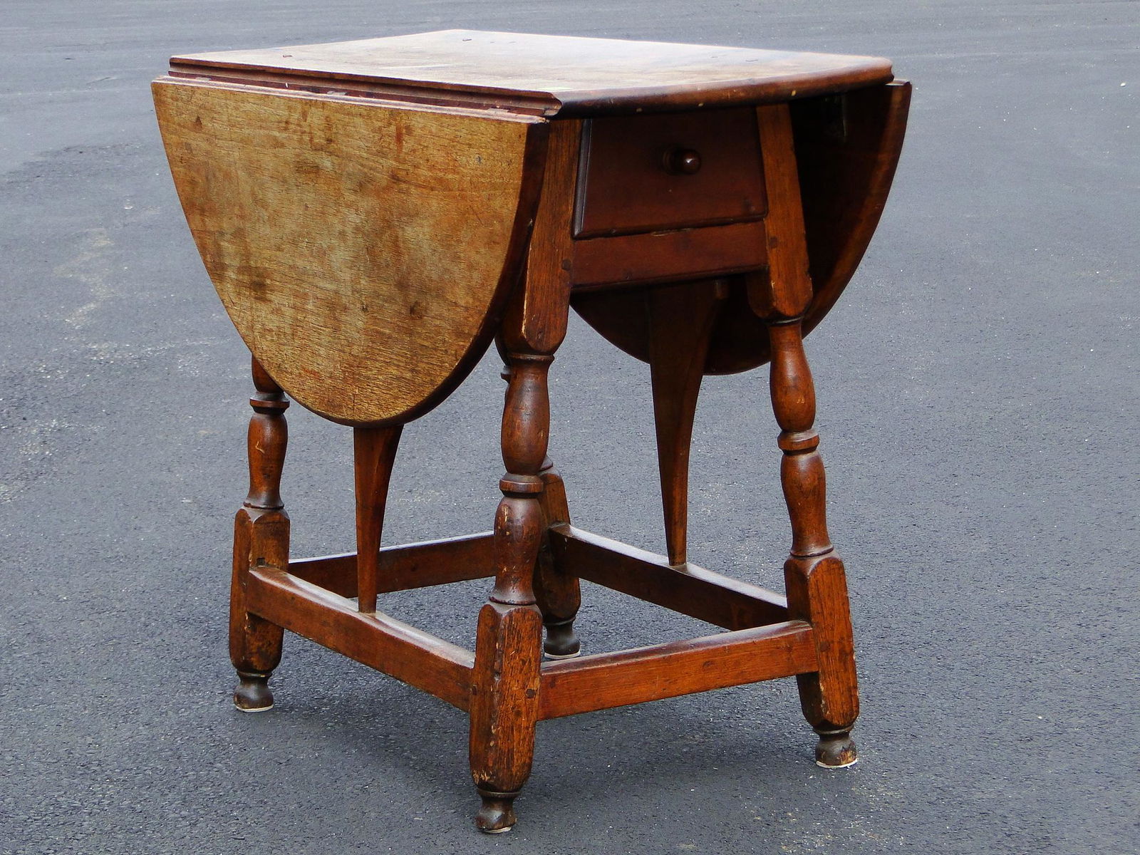 RARE 18TH C BUTTERFLY TABLE (1 of 14)