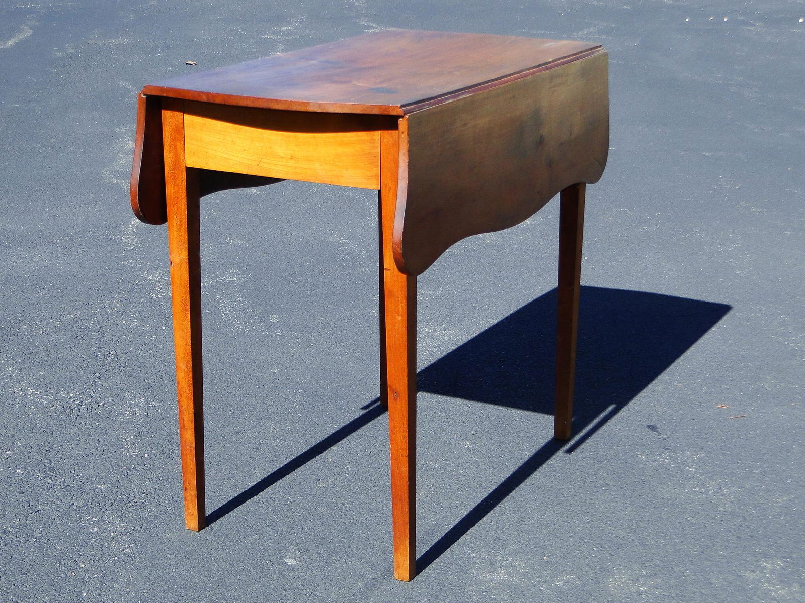 18TH C CT. VALLEY PEMBROKE TABLE (1 of 8)