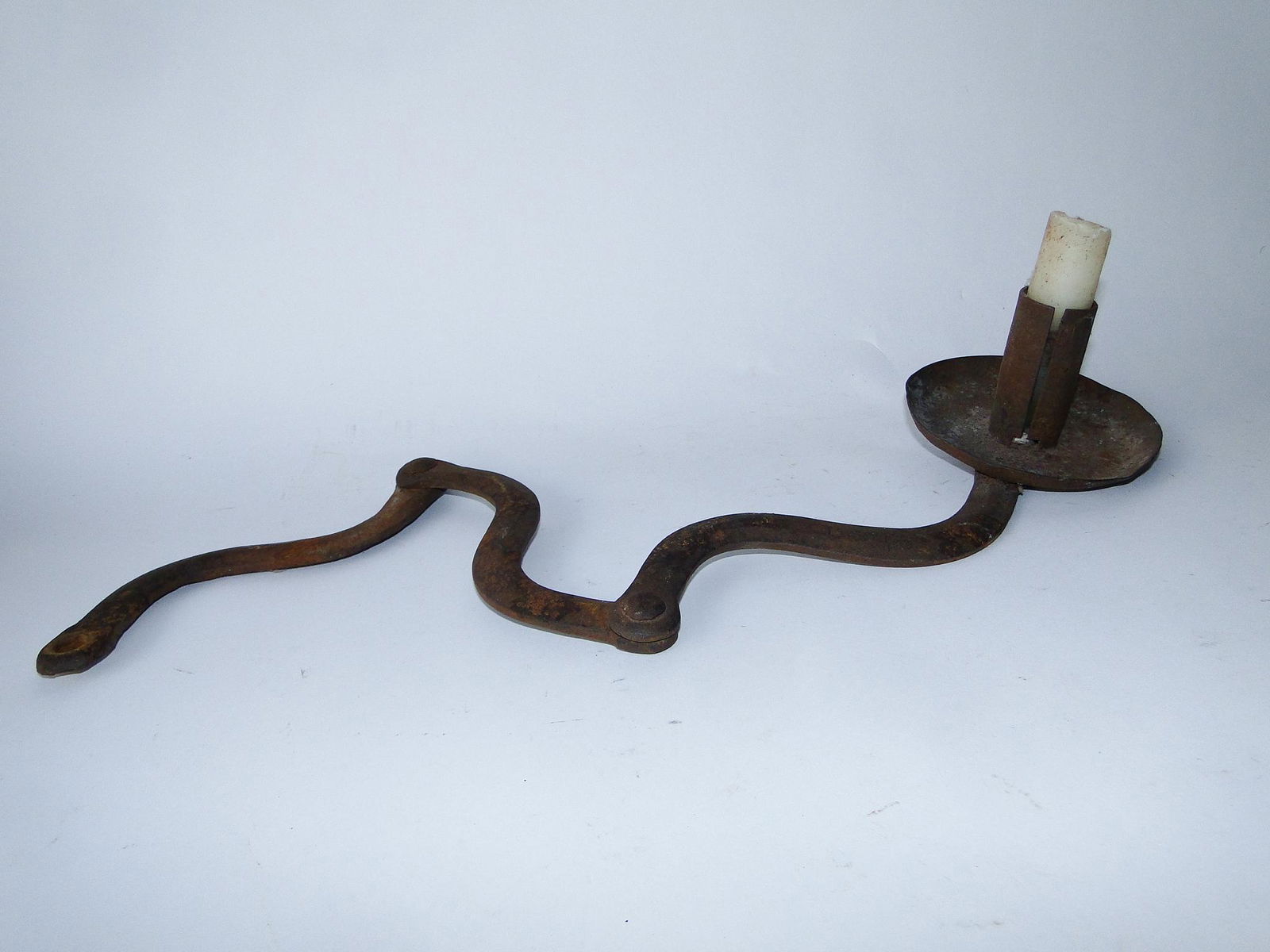 18TH C FOLDING WROUGHT IRON CANDLEHOLDER (1 of 3)