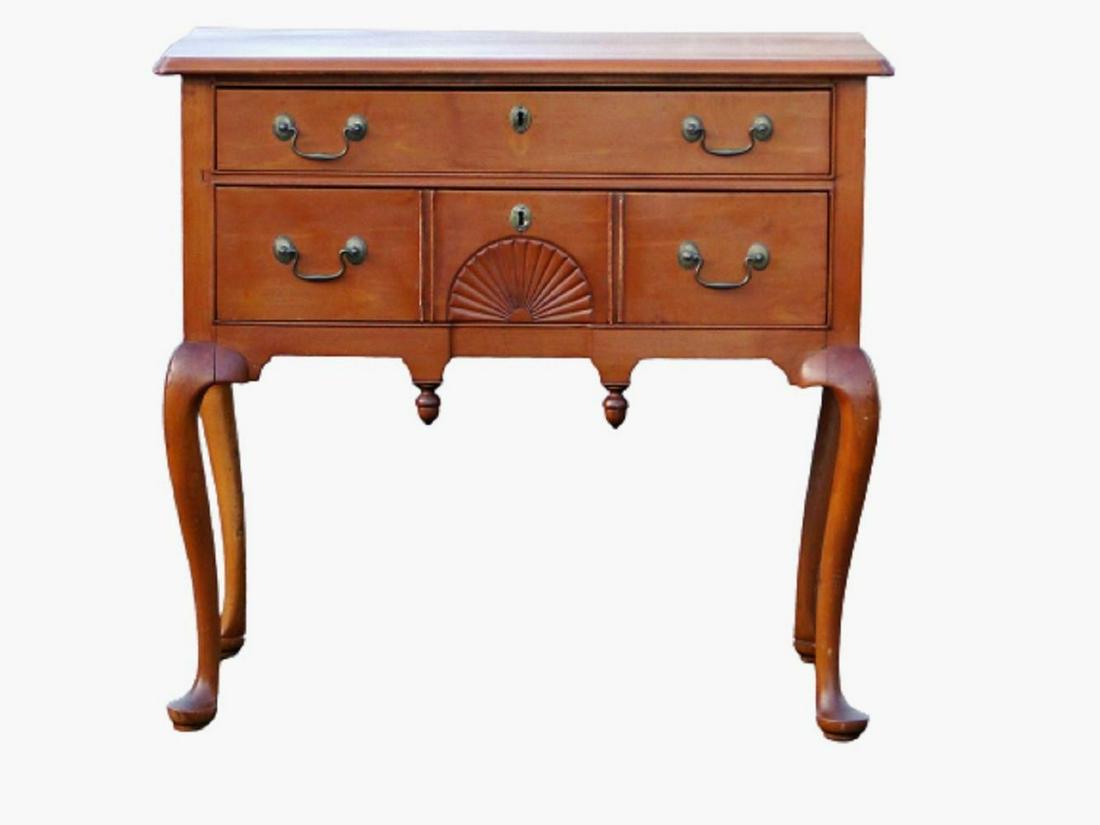 FINE 18TH C HARTFORD, CT. LOWBOY (1 of 10)