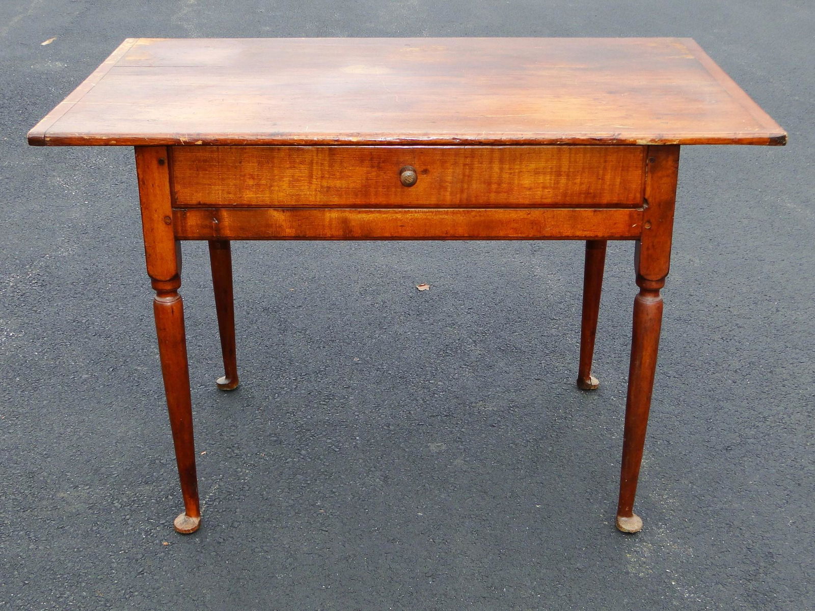 RARE QUEEN ANNE TAVERN TABLE (1 of 5)