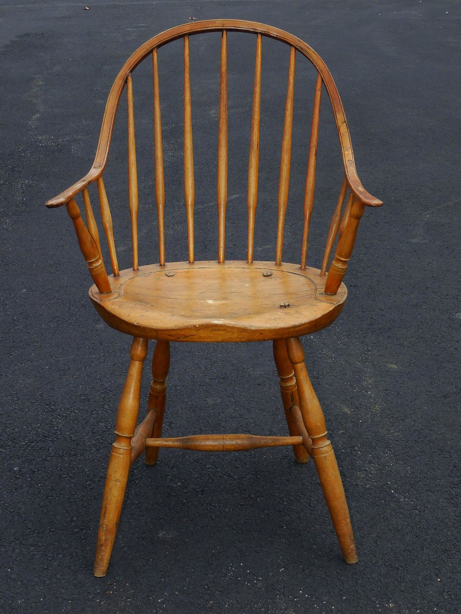 CIRCA 1780 CONTINUOUS ARM WINDSOR CHAIR (1 of 4)