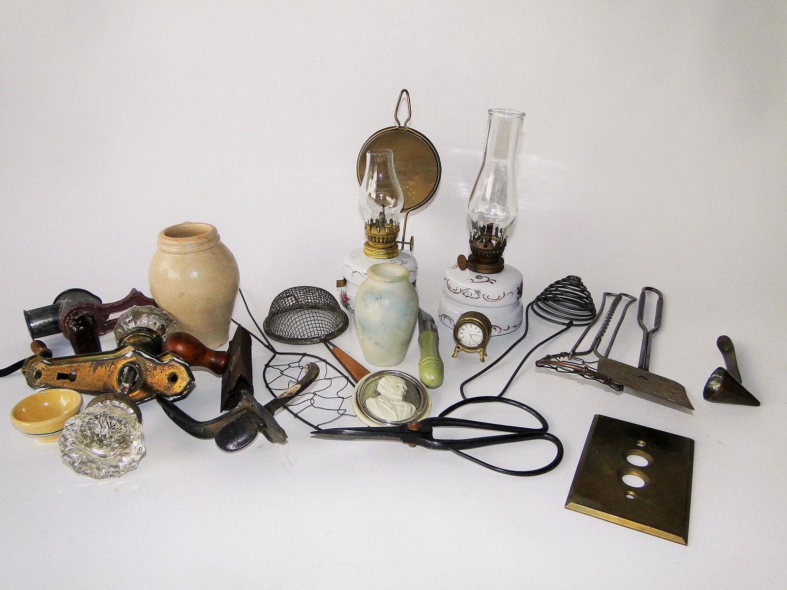 ESTATE LOT OF MISC. SMALL ITEMS (1 of 3)