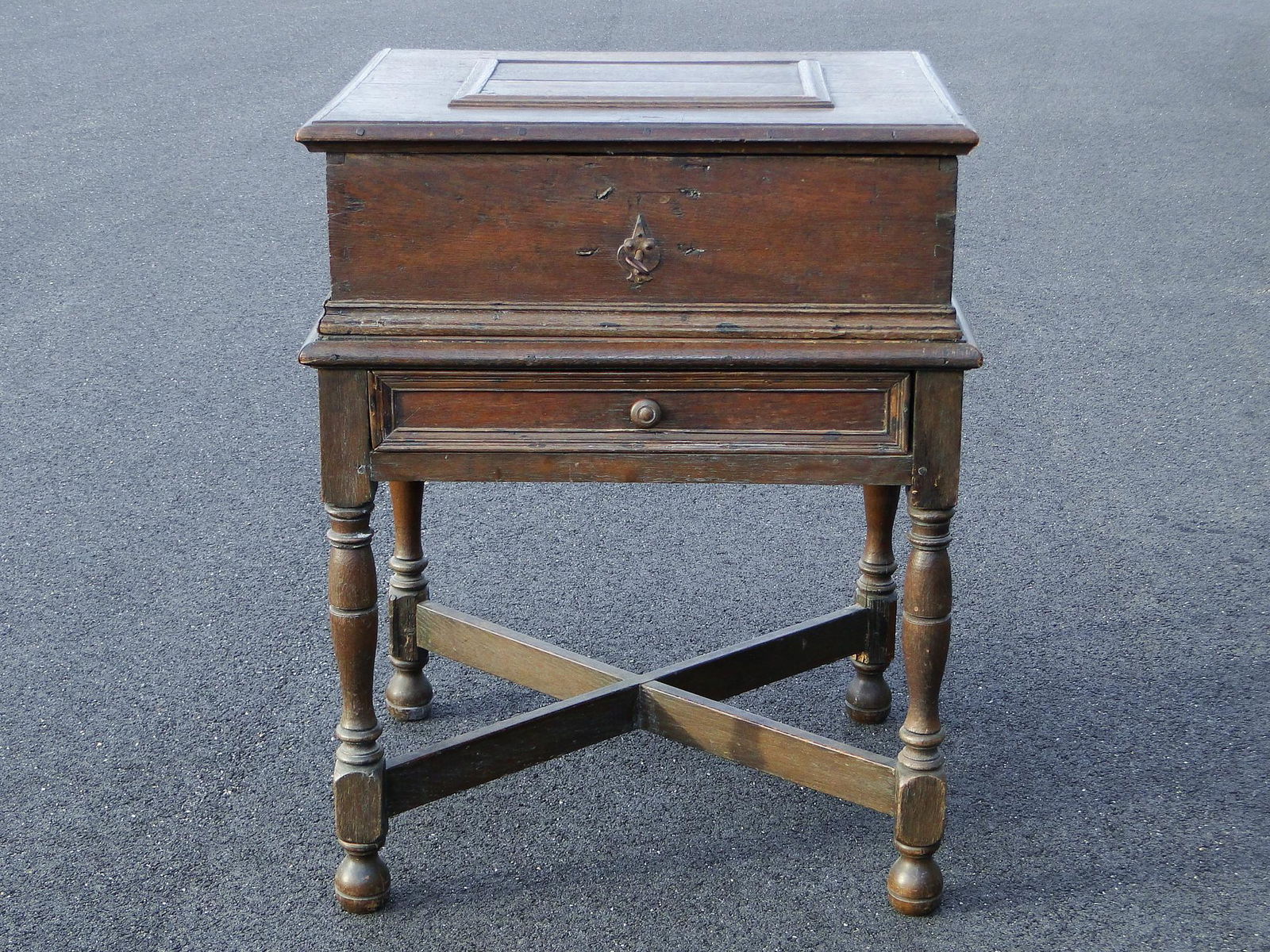 LATE 17TH C OAK BIBLE BOX (1 of 5)