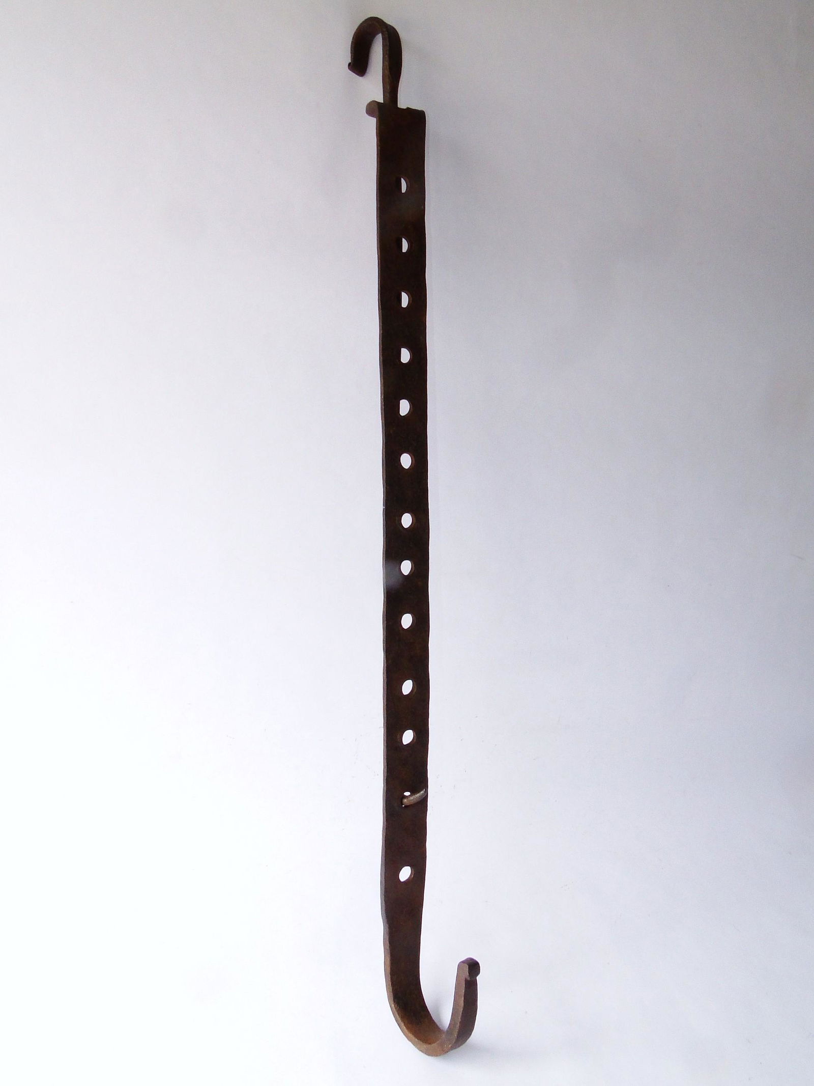 18TH C WROUGHT IRON SAWTOOTH TRAMMEL (1 of 2)