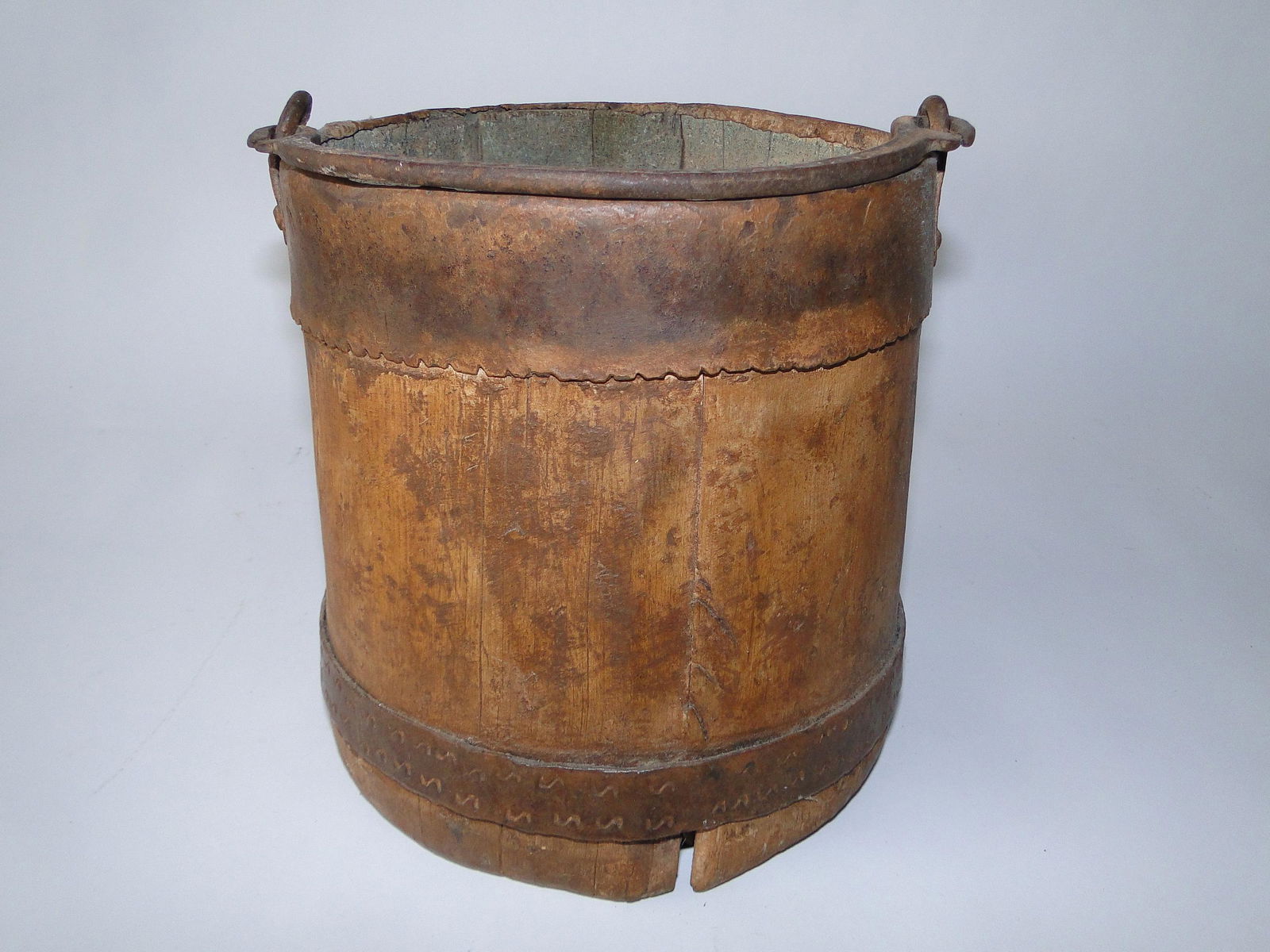 EARLY PRIMITIVE WOODEN BUCKET (1 of 3)