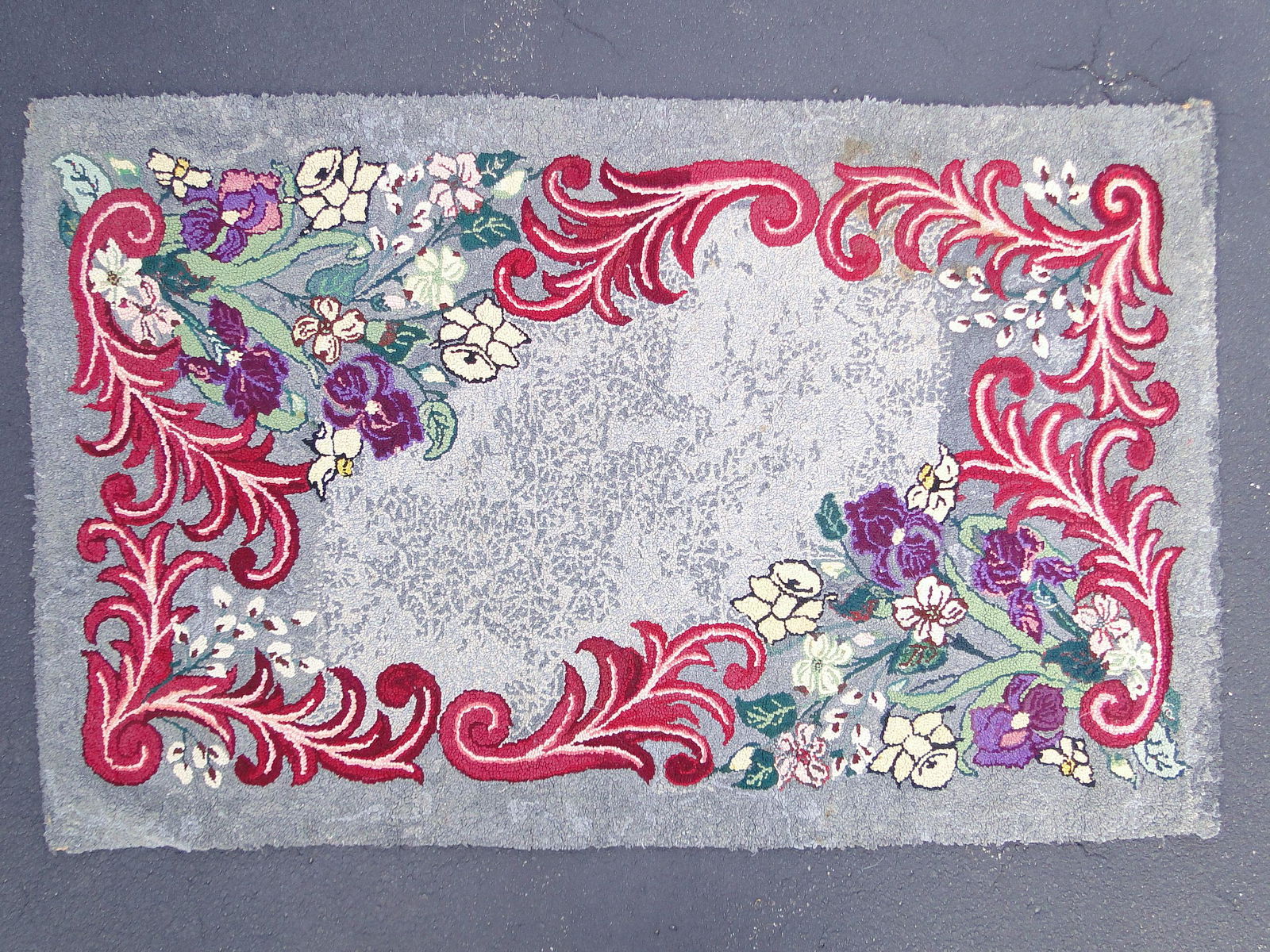 ANTIQUE FLORAL HOOKED RUG (1 of 1)