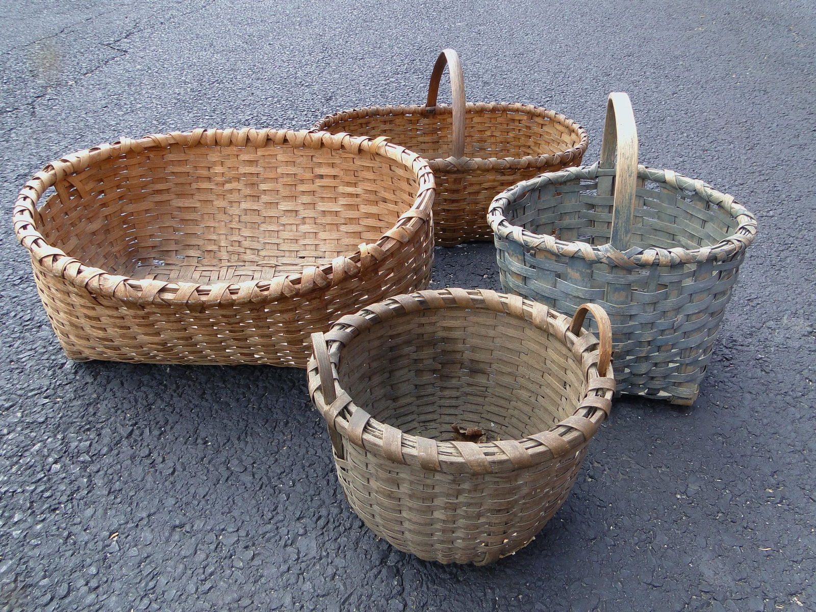 GROUPING OF FOUR BASKETS (1 of 5)
