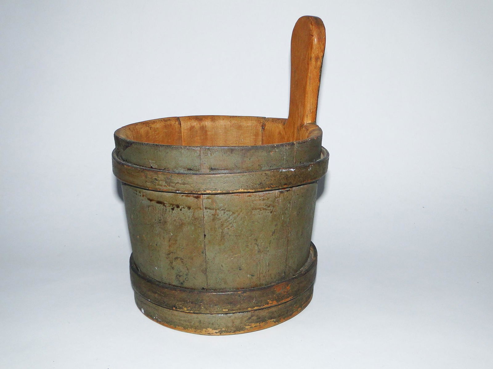 EARLY PRIMITIVE PAINTED PIGGIN (1 of 4)