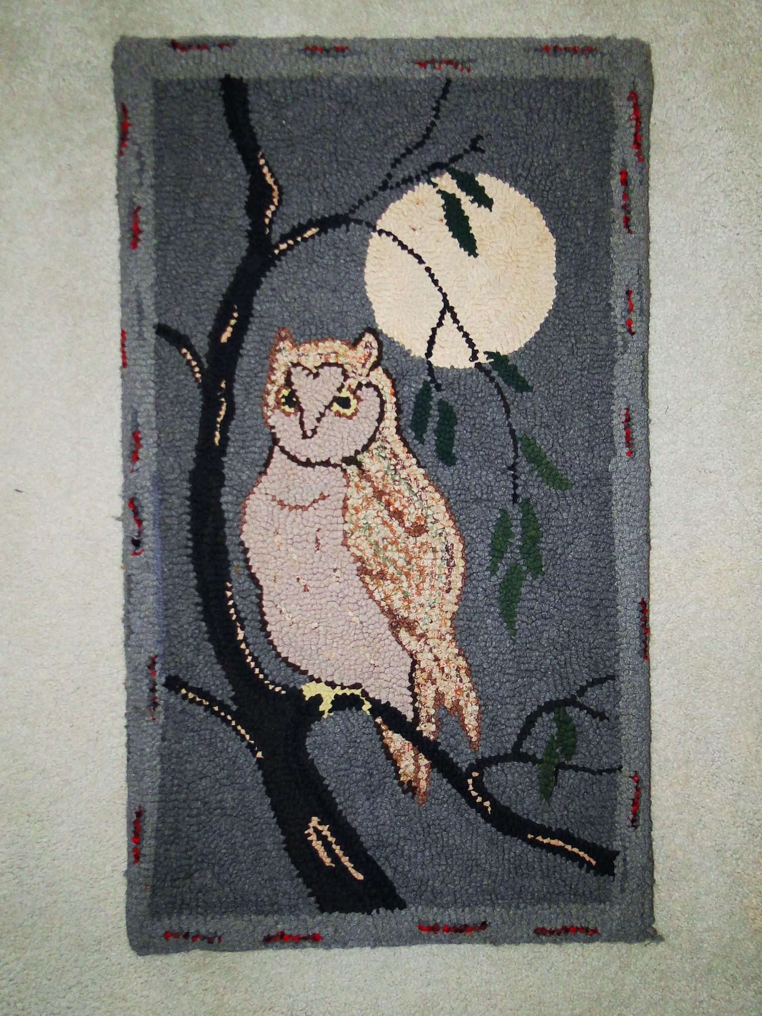 HOOKED RUG OF AN OWL IN TREE (1 of 2)