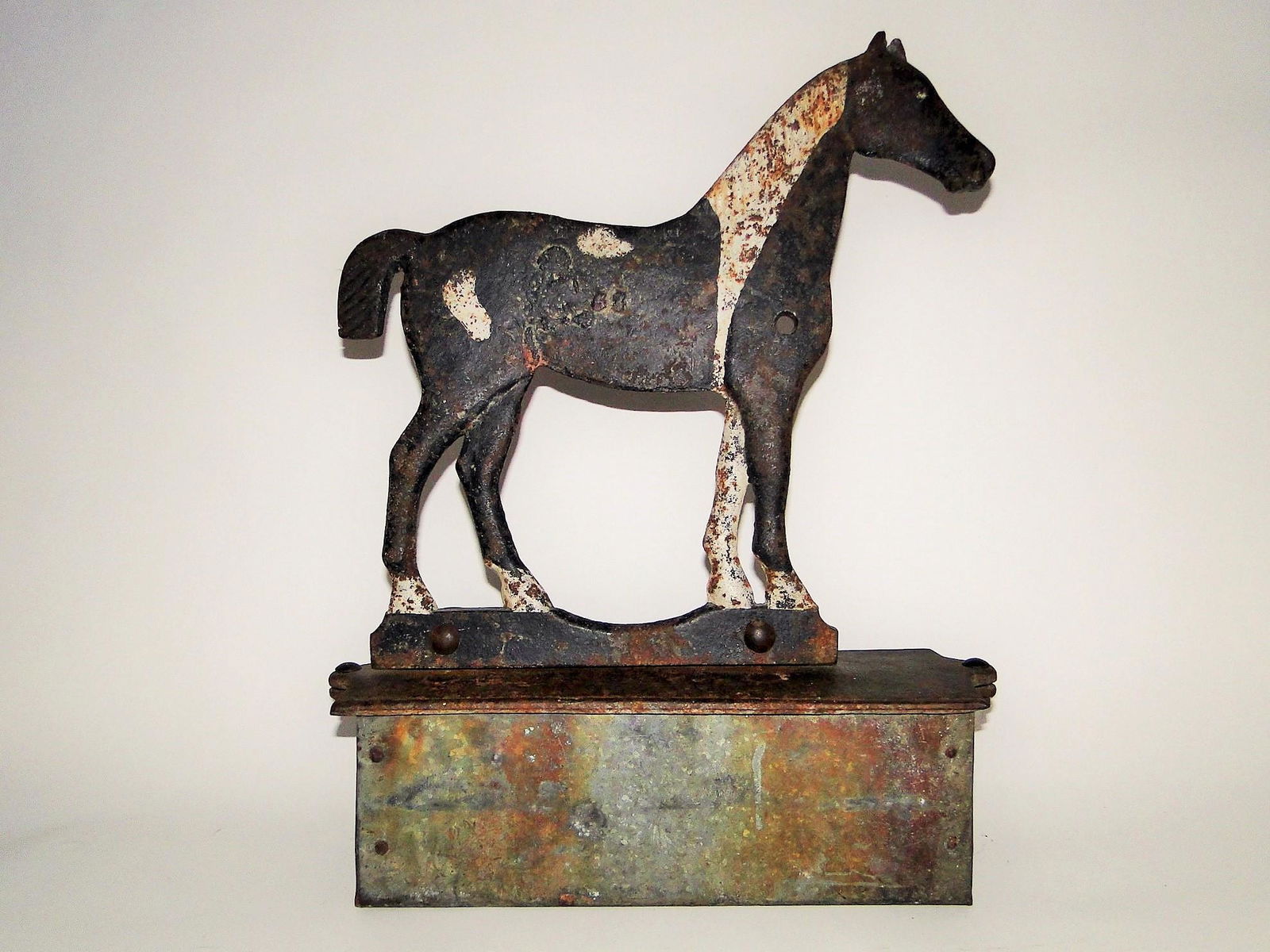 19TH C CAST IRON HORSE WINDMILL WEIGHT (1 of 4)