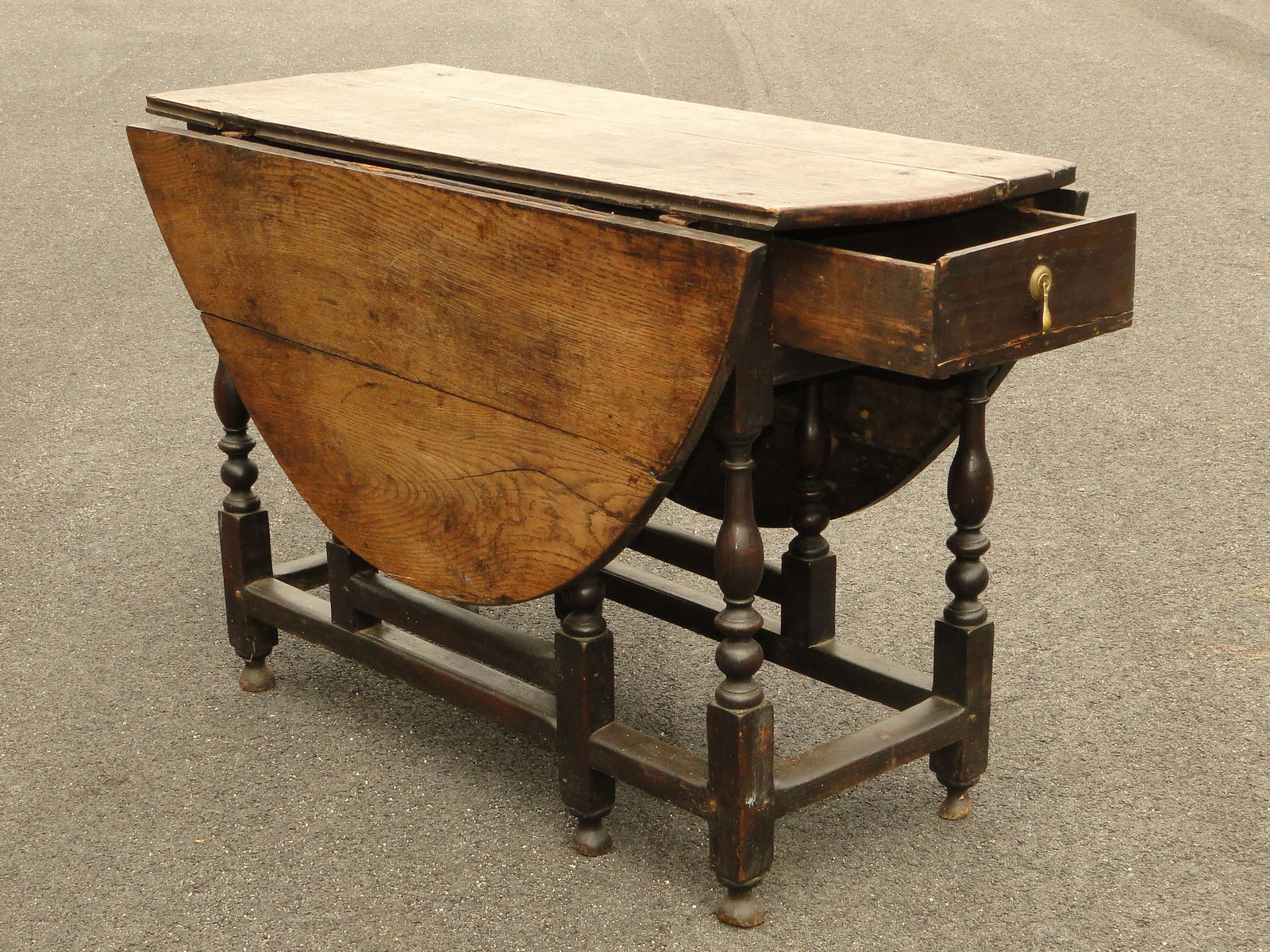 18TH C OAK GATELEG TABLE (1 of 7)