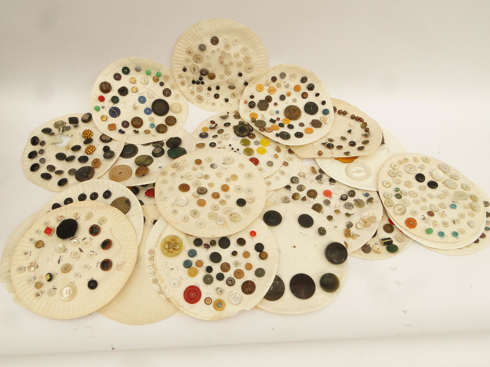 LARGE ESTATE BUTTON COLLECTION (1 of 3)