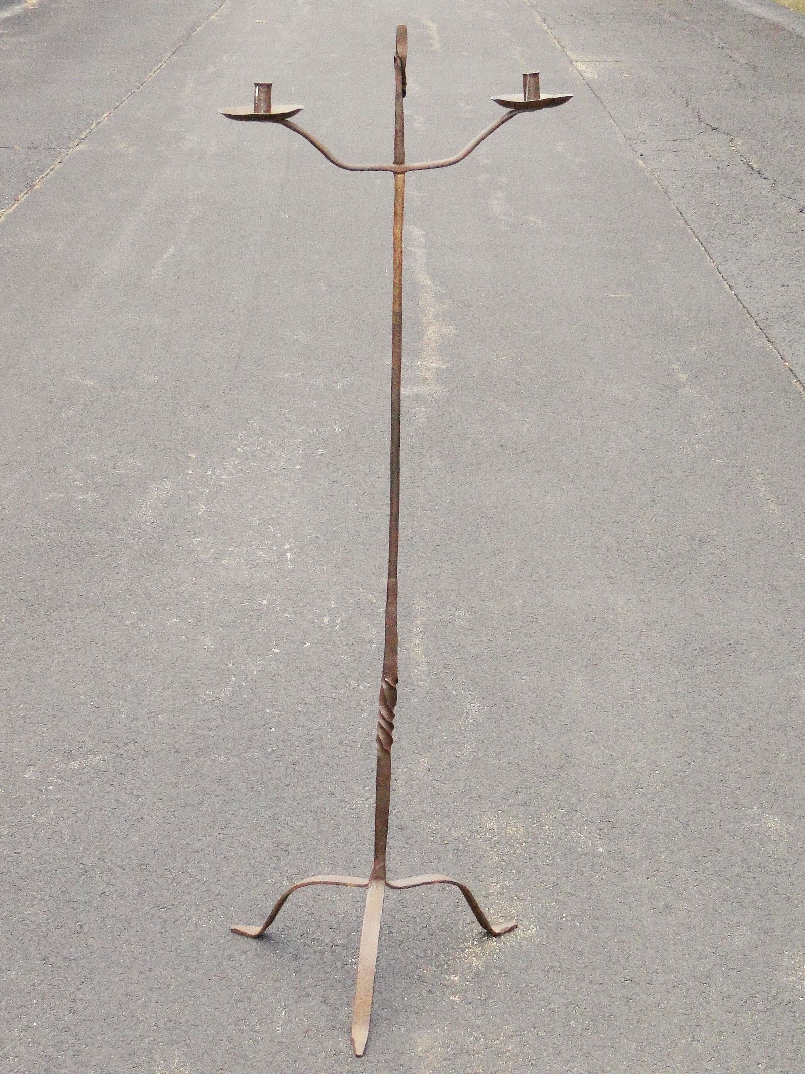 18TH C IRON RUSH LIGHT DOUBLE CANDLE STAND (1 of 5)