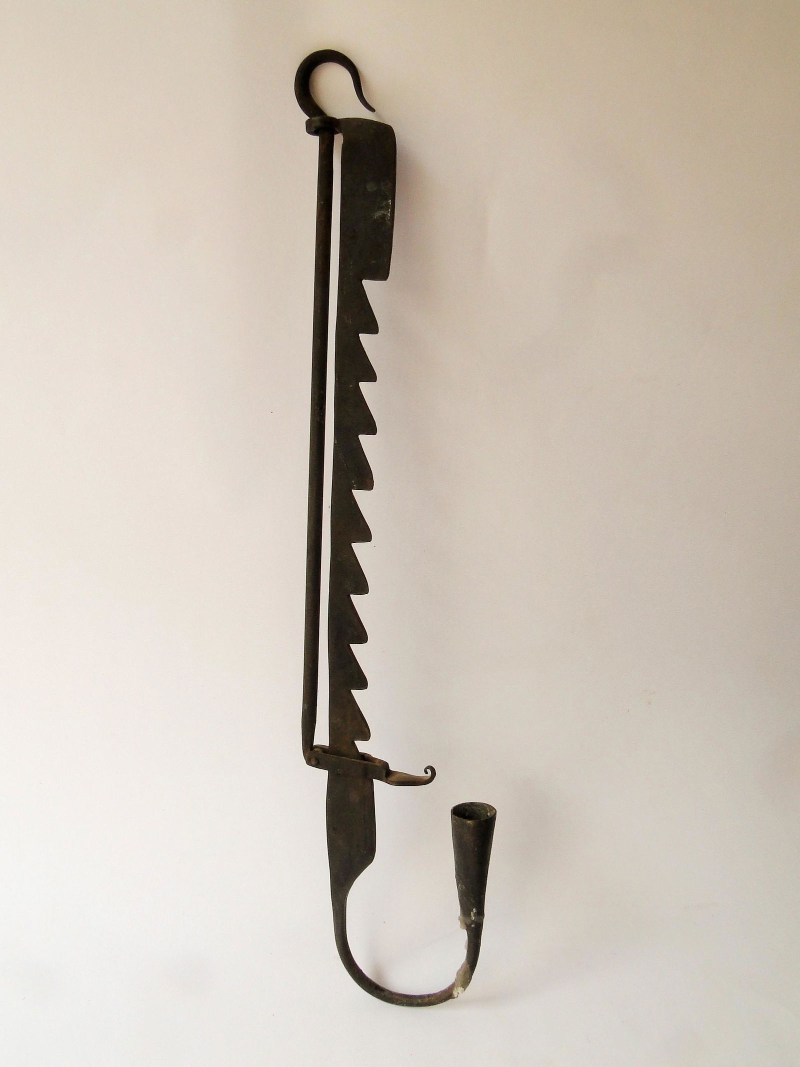 18TH C IRON TRAMMEL SINGLE CANDLEHOLDER (1 of 4)
