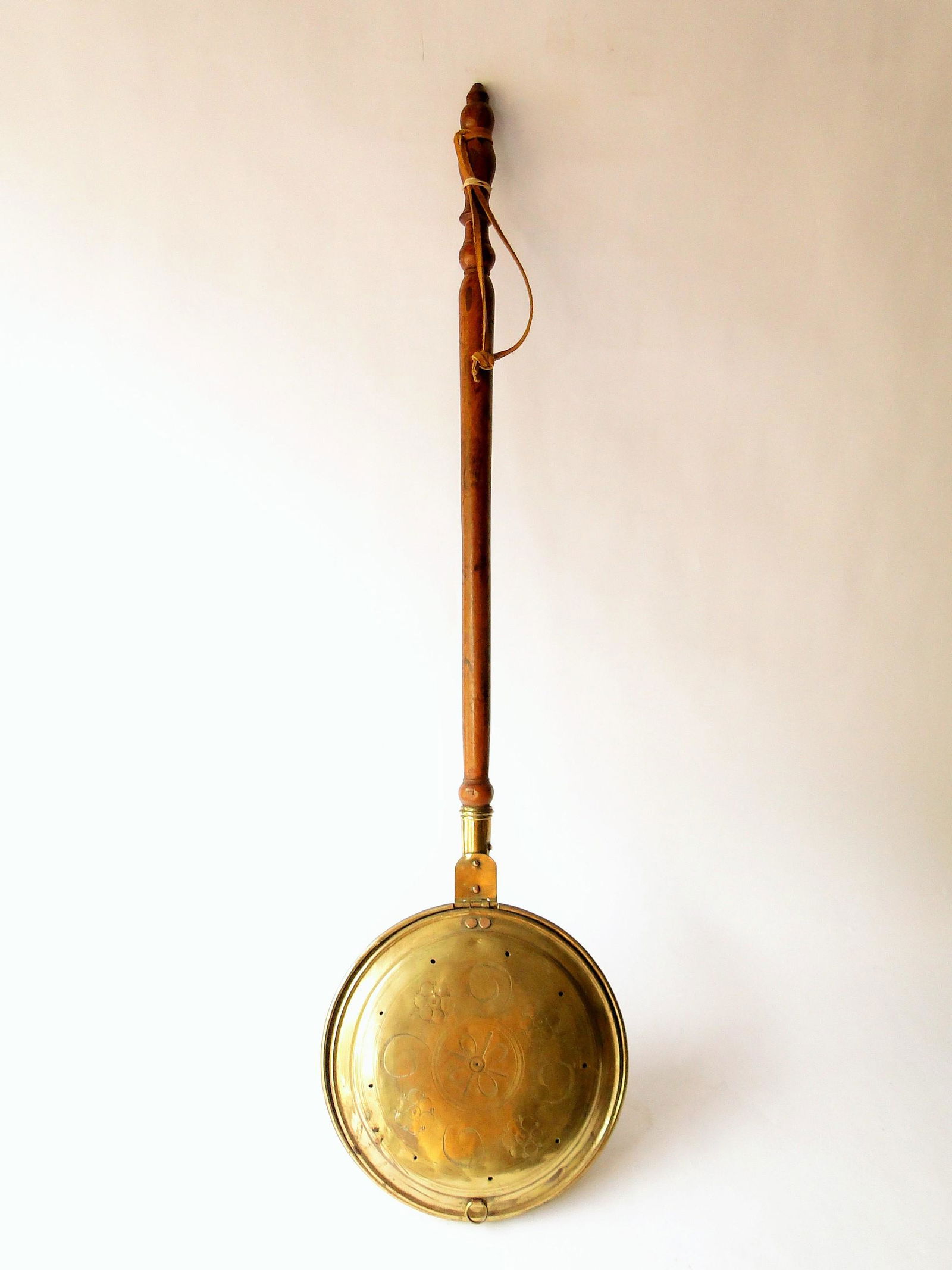 19TH C BRASS WARMING PAN (1 of 2)