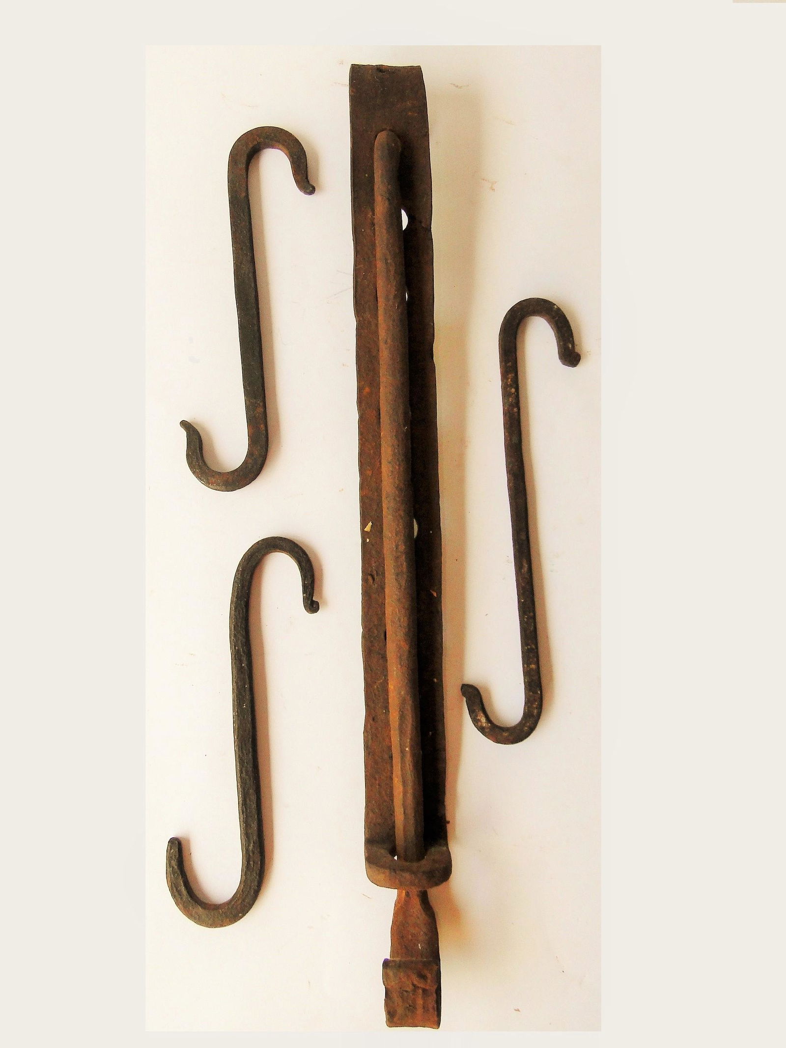 EARLY CHAIN TRAMMEL / THREE S HOOKS (1 of 1)