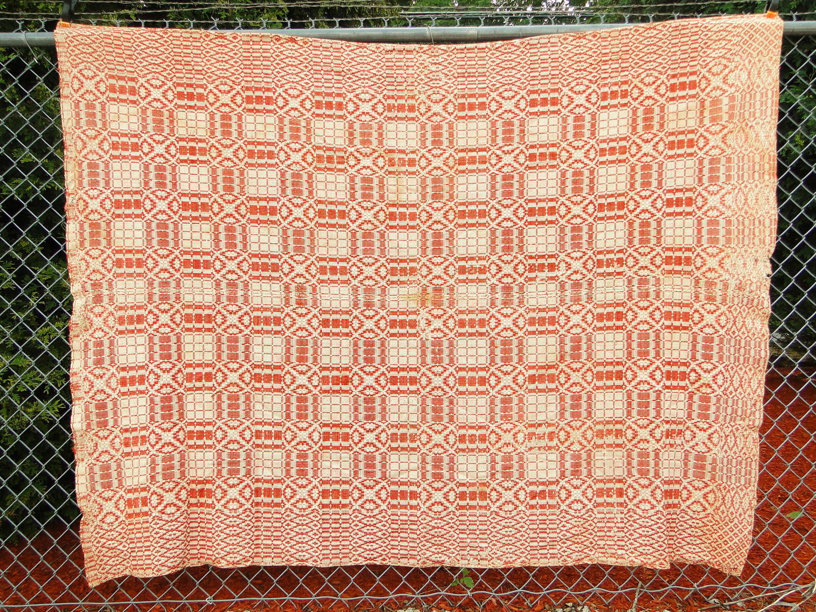 RED / WHITE COVERLET (1 of 1)