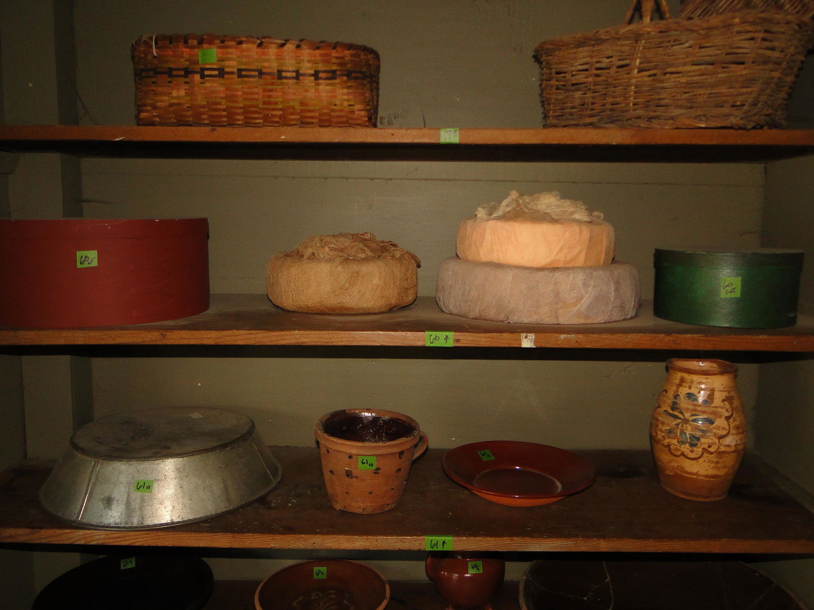 GROUPING OF PRIMITIVE DECORATIVE ITEMS (1 of 1)