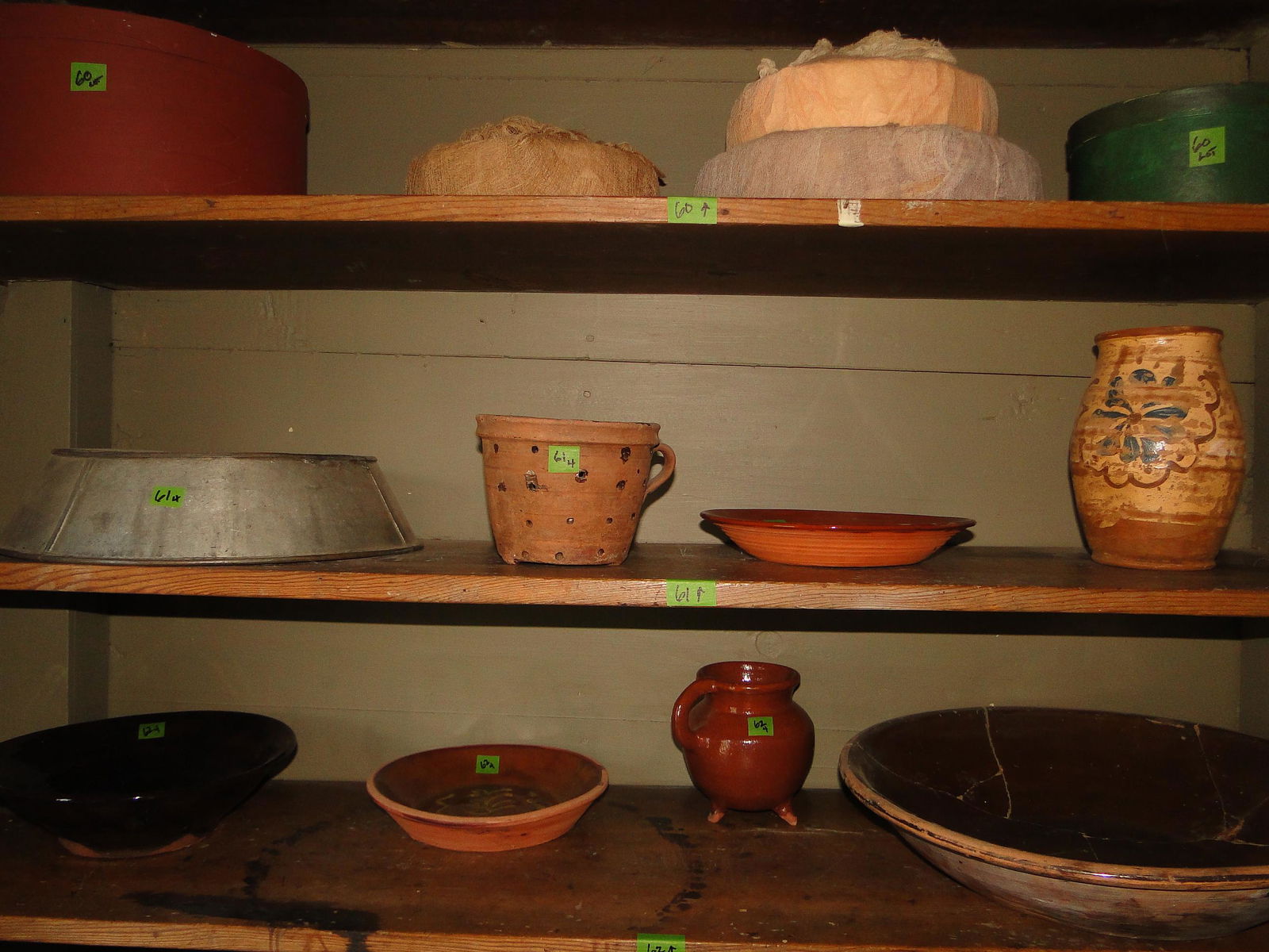 DECORATIVE REDWARE LOT: DECORATIVE REDWARE LOT