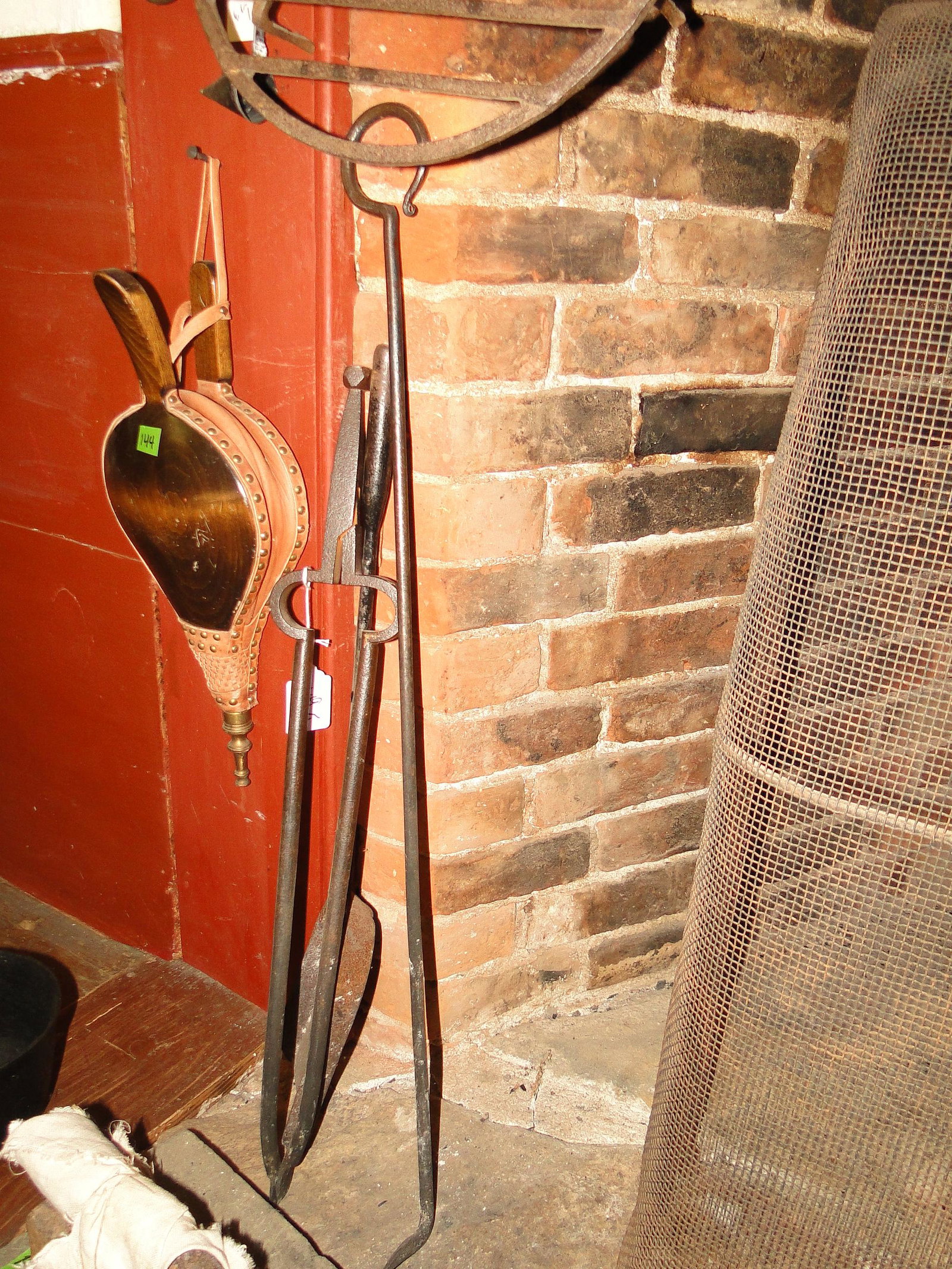 IRON FIREPLACE TONGS: IRON FIREPLACE TONGS