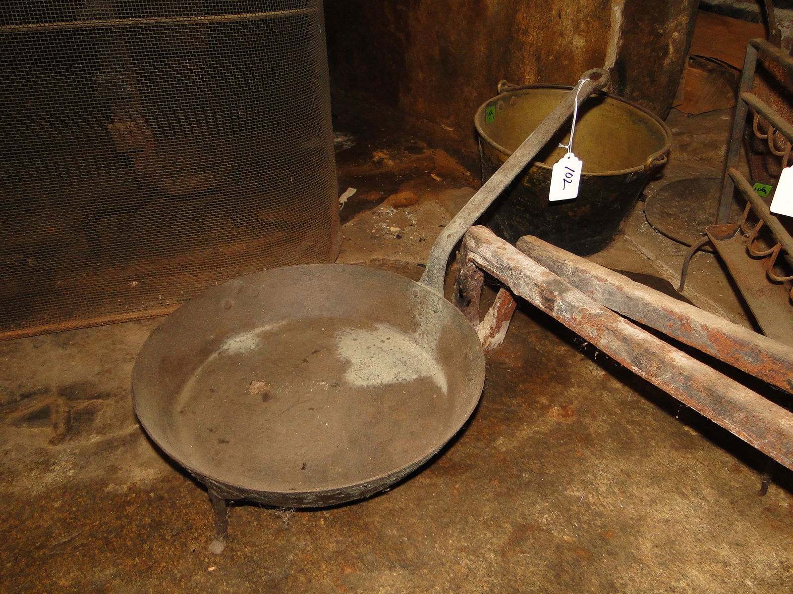 EARLY THREE FOOTED IRON COOKING PAN (1 of 1)