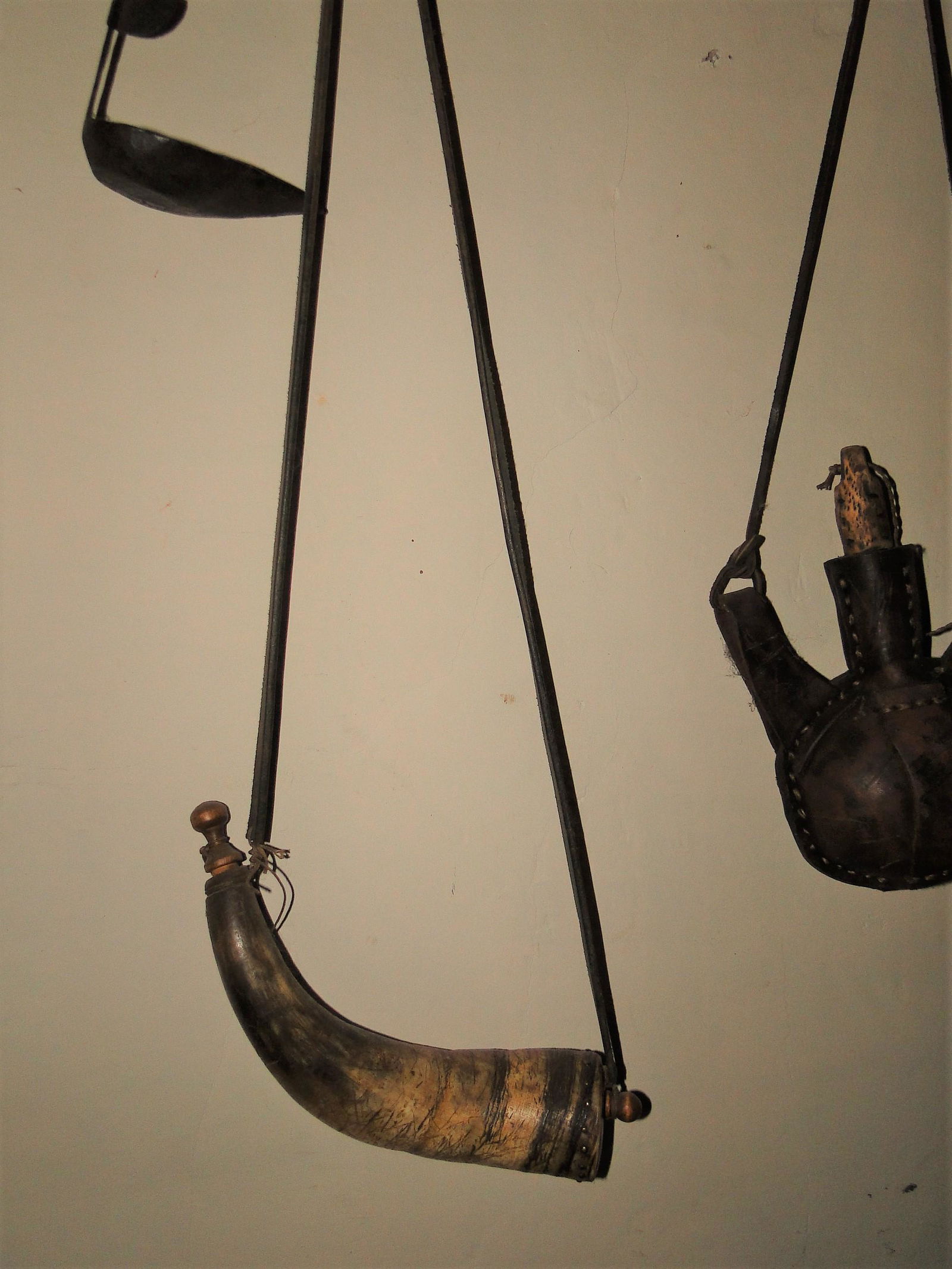 POWDER HORN ON STRAP (1 of 1)