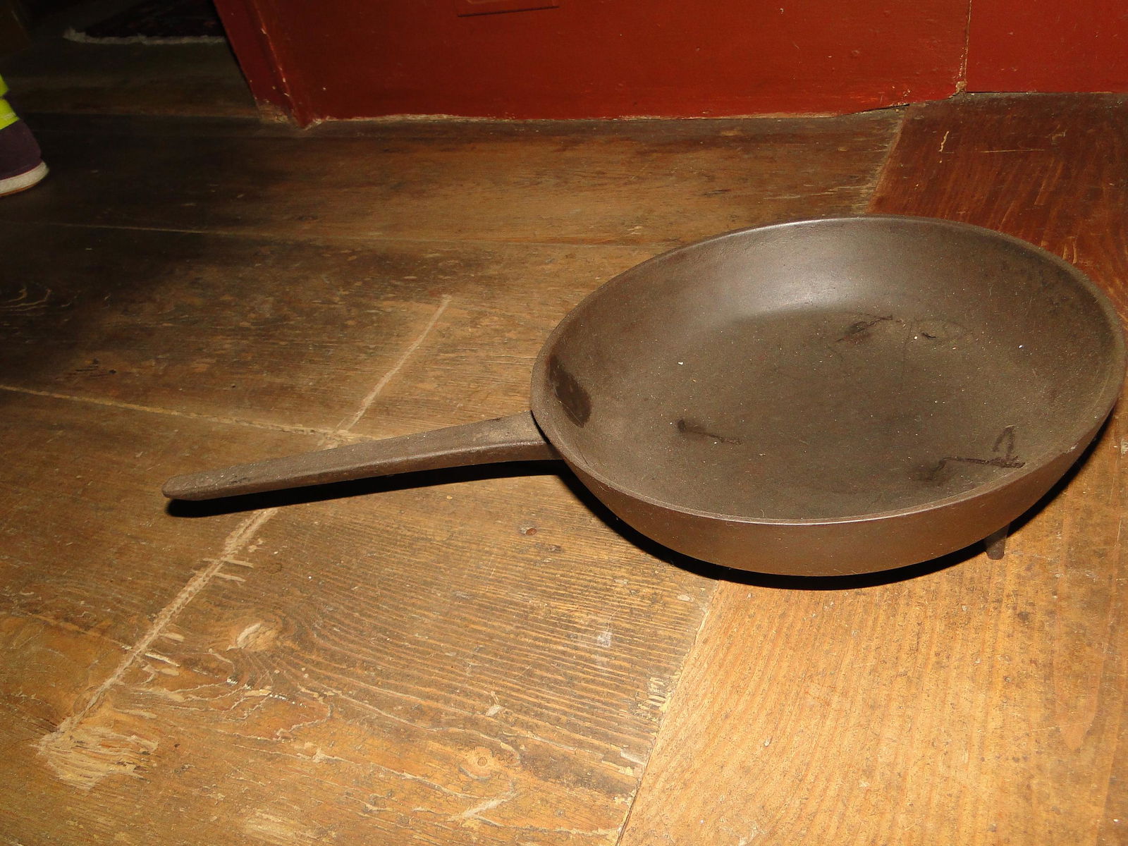 EARLY IRON THREE FOOTED PAN (1 of 2)