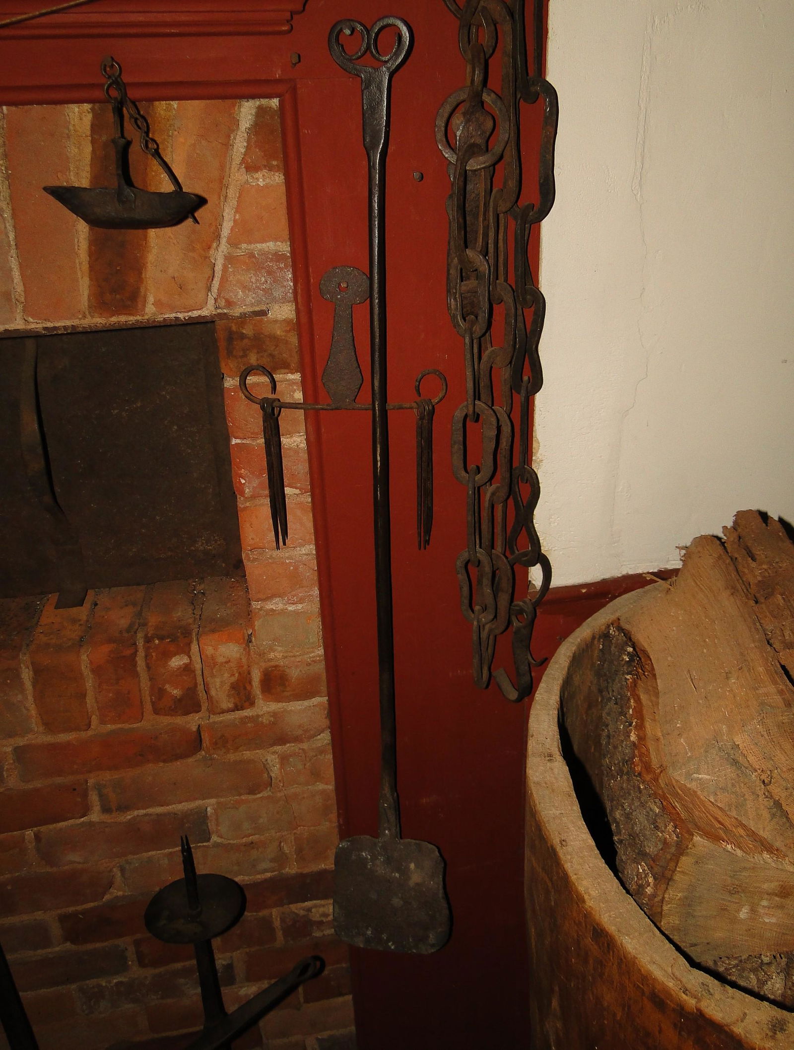 EARLY IRON PEEL (1 of 2)