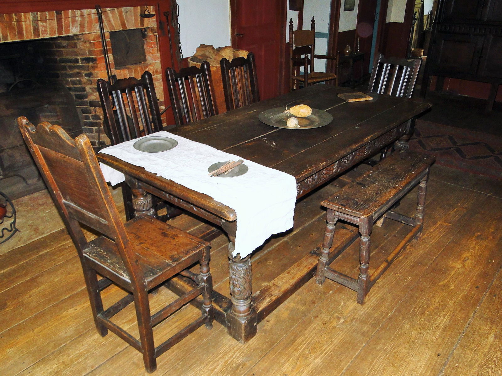 RARE SET OF SIX DINING CHAIRS CIRCA 1600 (1 of 5)