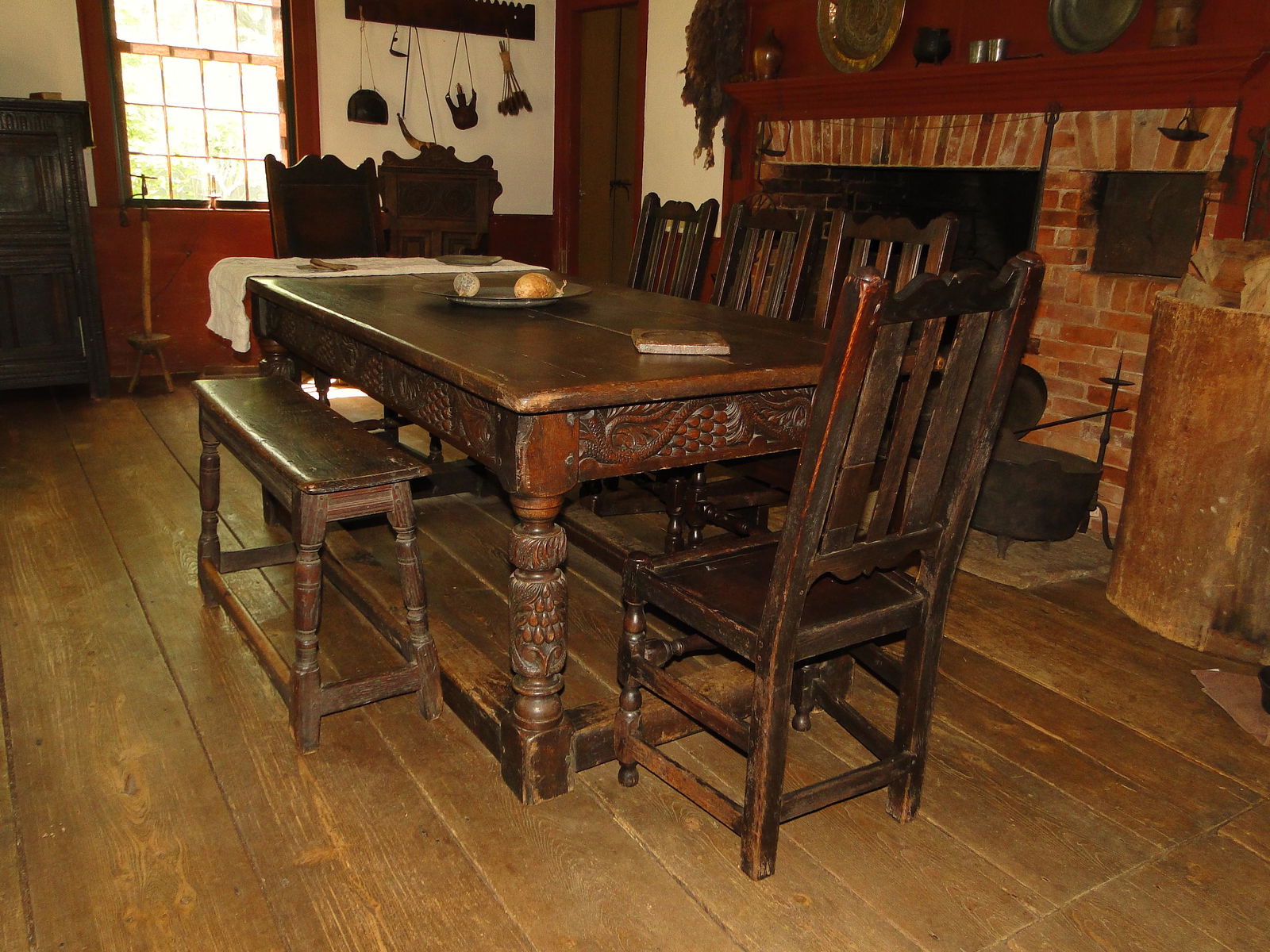 RARE CIRCA 1650-1680 REFRACTORY TABLE (1 of 8)