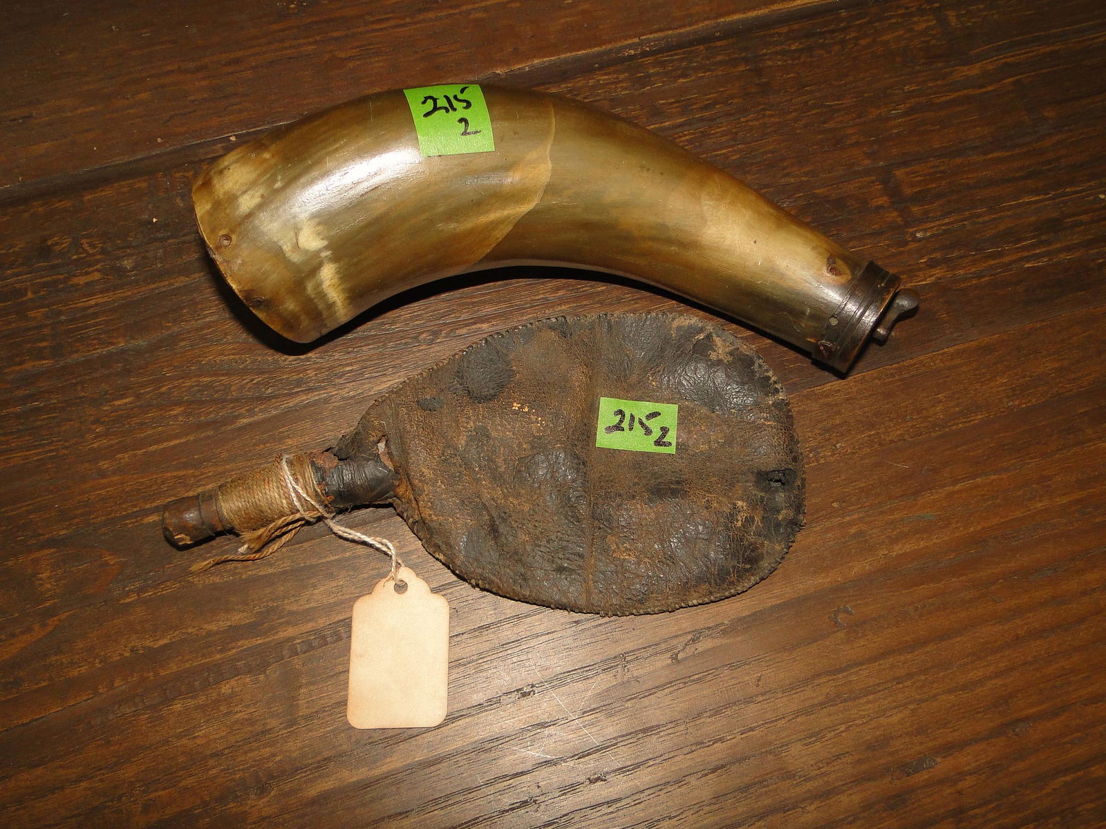 POWDERHORN, SHOT POUCH: POWDERHORN, SHOT POUCH