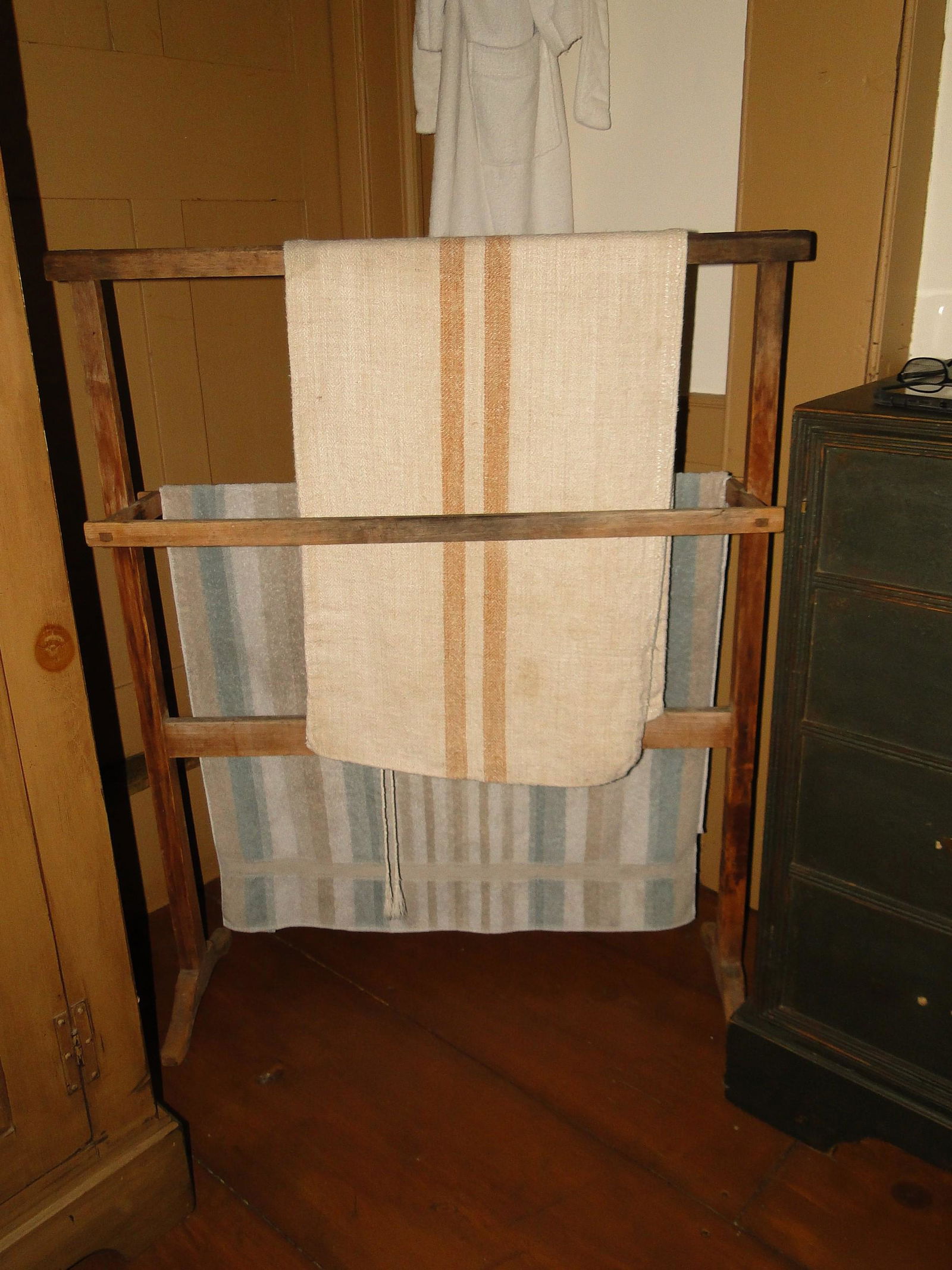 UNUSUAL PRIMITIVE DRYING RACK (1 of 1)