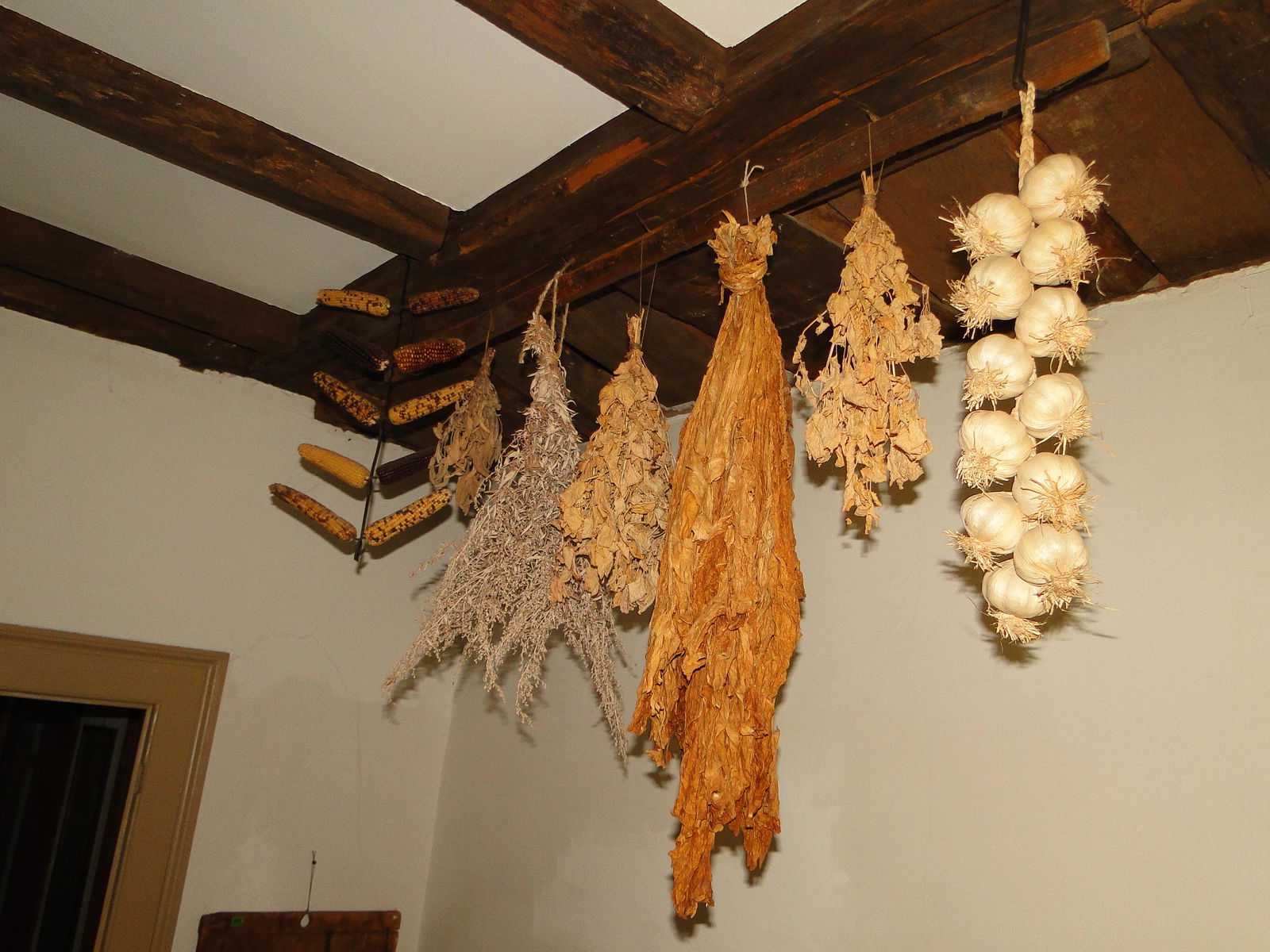 ROOM OF MISC. DRIED FLOWERS (1 of 2)