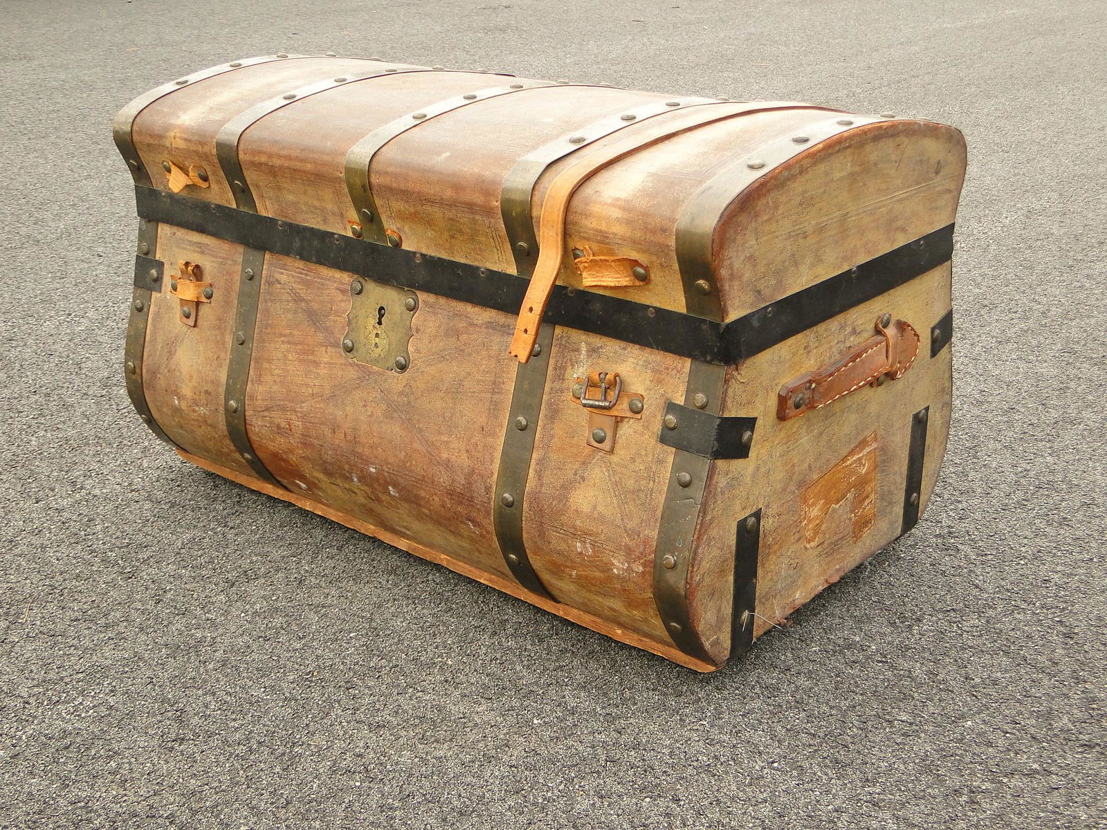 19TH C LEATHER CONESTOGA TRUNK (1 of 3)