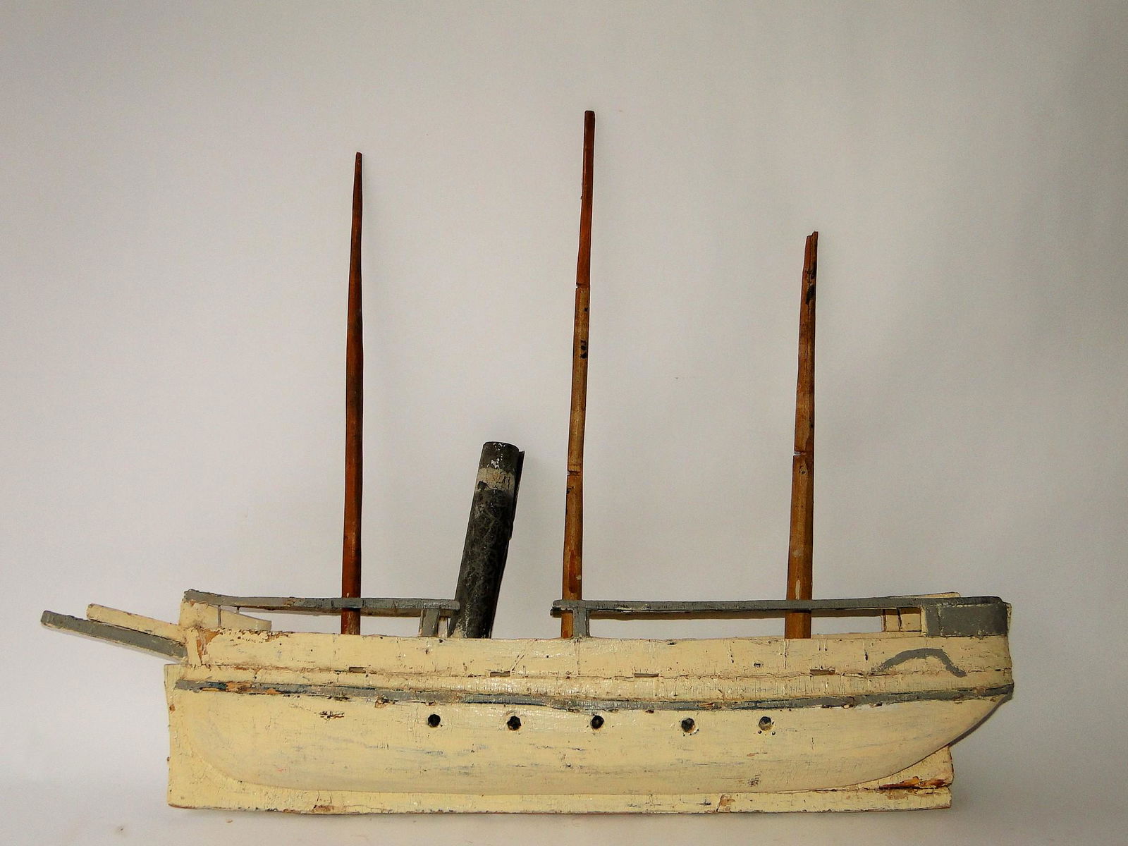 EARLY HAND CARVED SHIP MODEL OLD PAINT (1 of 2)