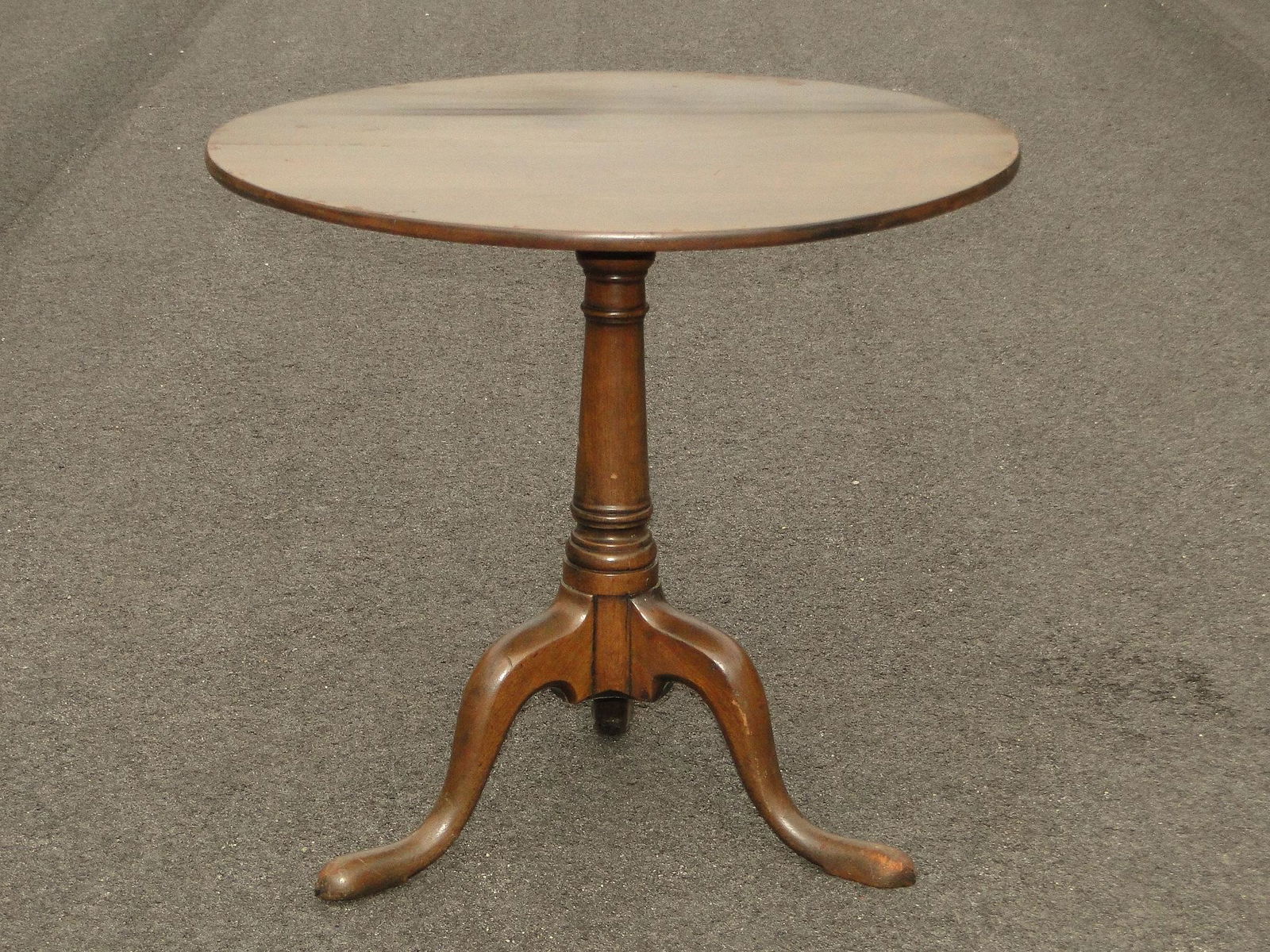 18TH C QUEEN ANNE TILT TOP TABLE (1 of 3)