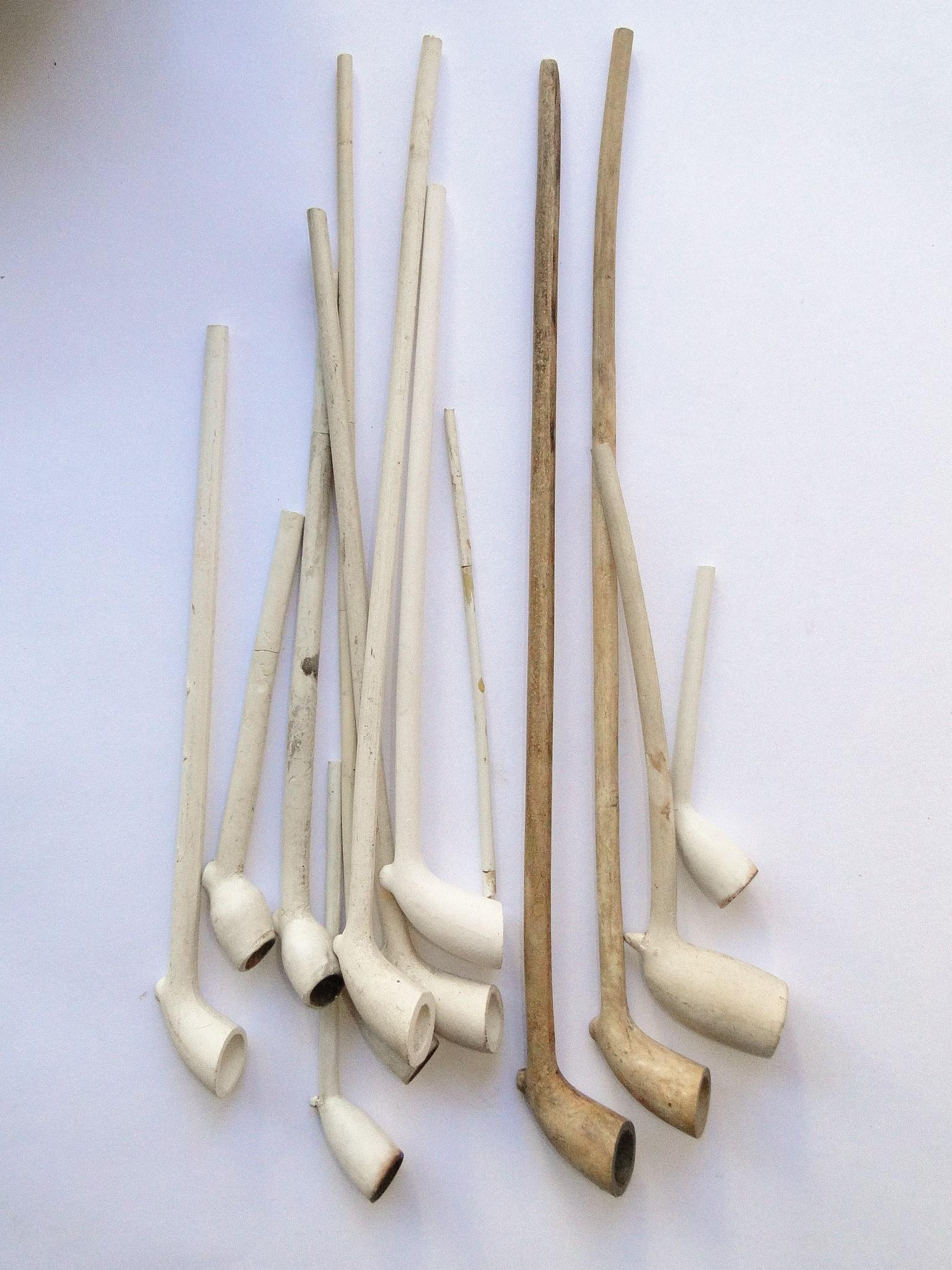 GROUPING OX MIXED CLAY PIPES (1 of 1)