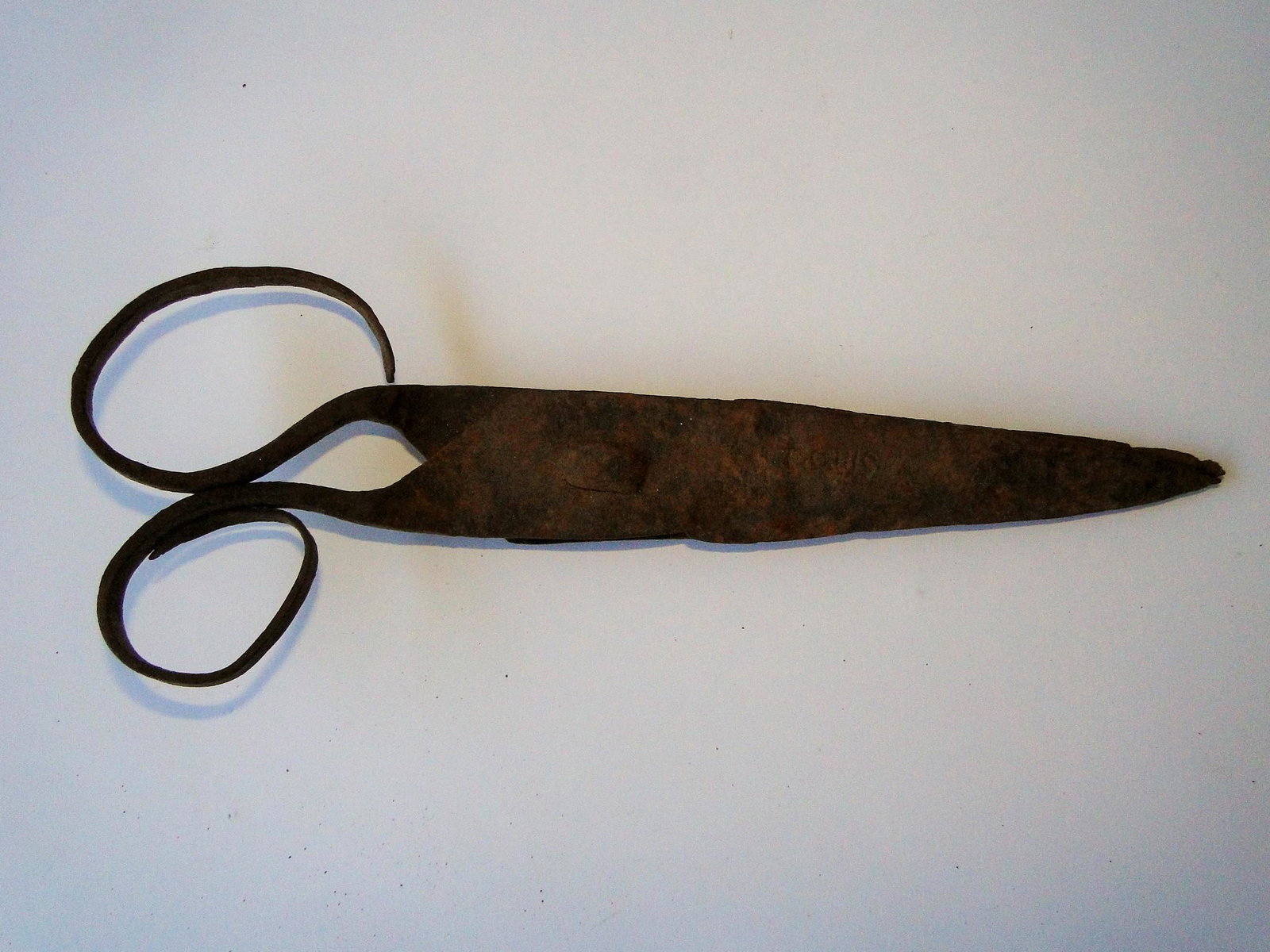 17TH C HAND FORGED SCISSORS: 17TH C HAND FORGED SCISSORS