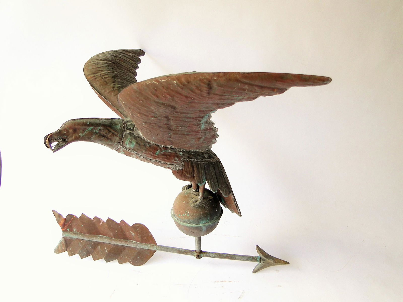 FULL BODIED AMERICAN EAGLE WEATHERVANE (1 of 4)