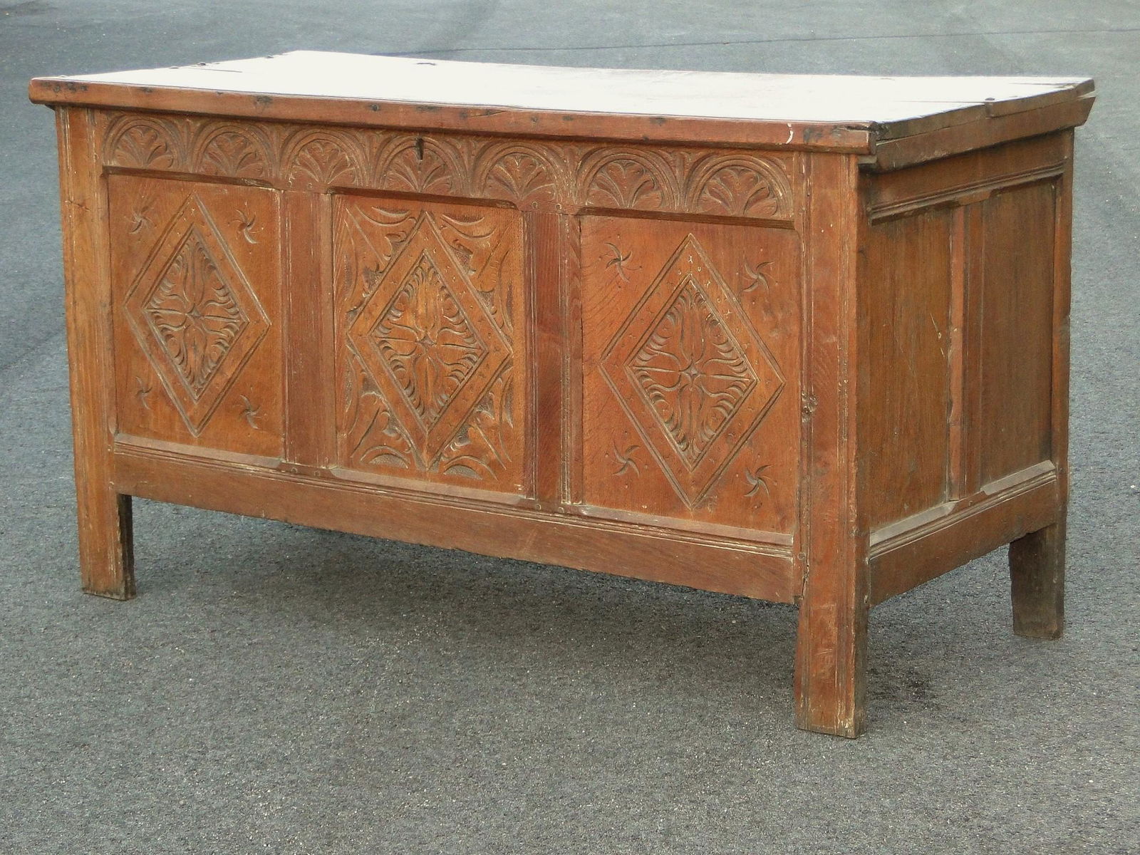 17TH C PILGRIM CENTURY CARVED CHEST (1 of 5)